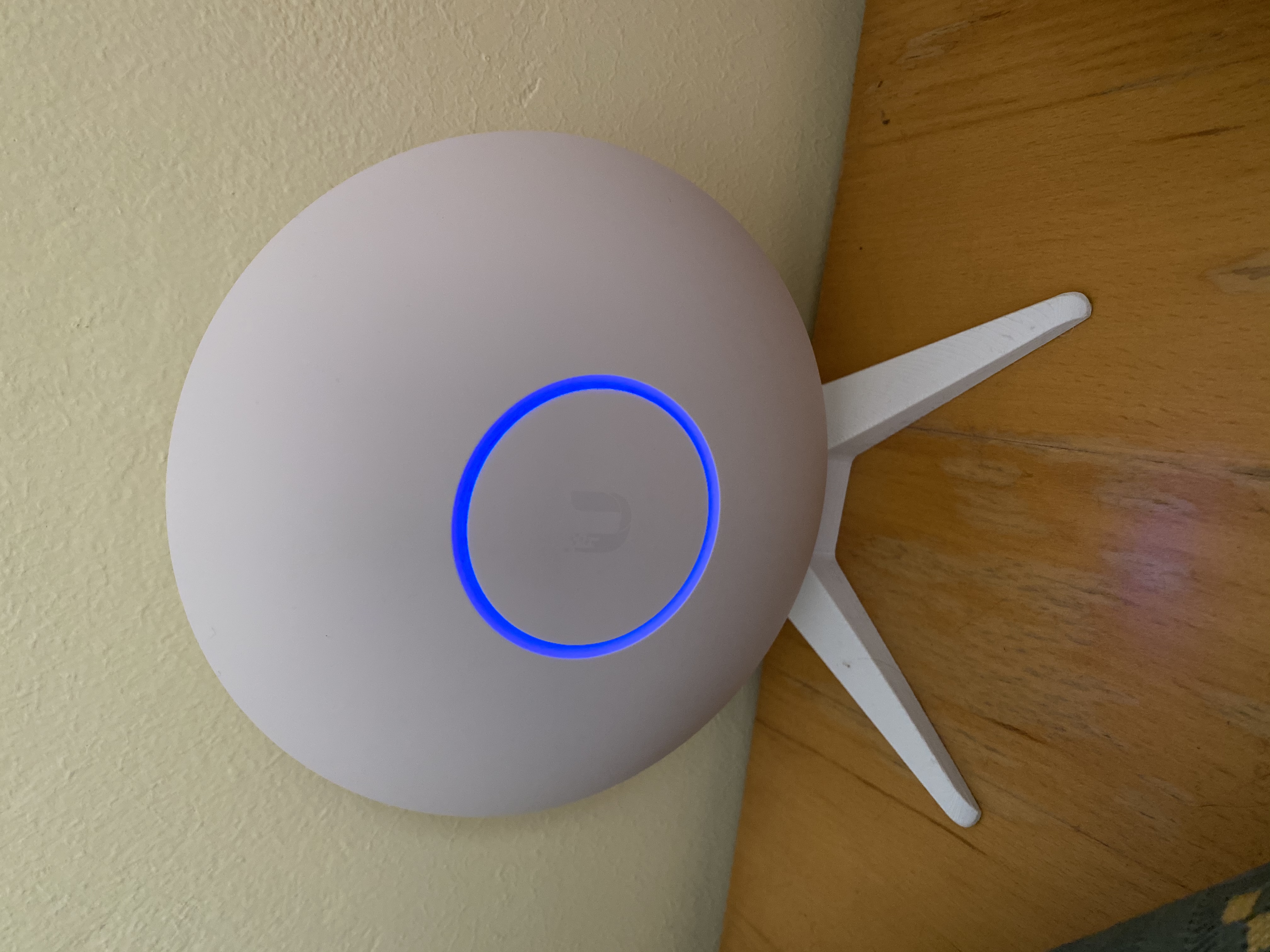 Unifi UAP-AC-LR stand