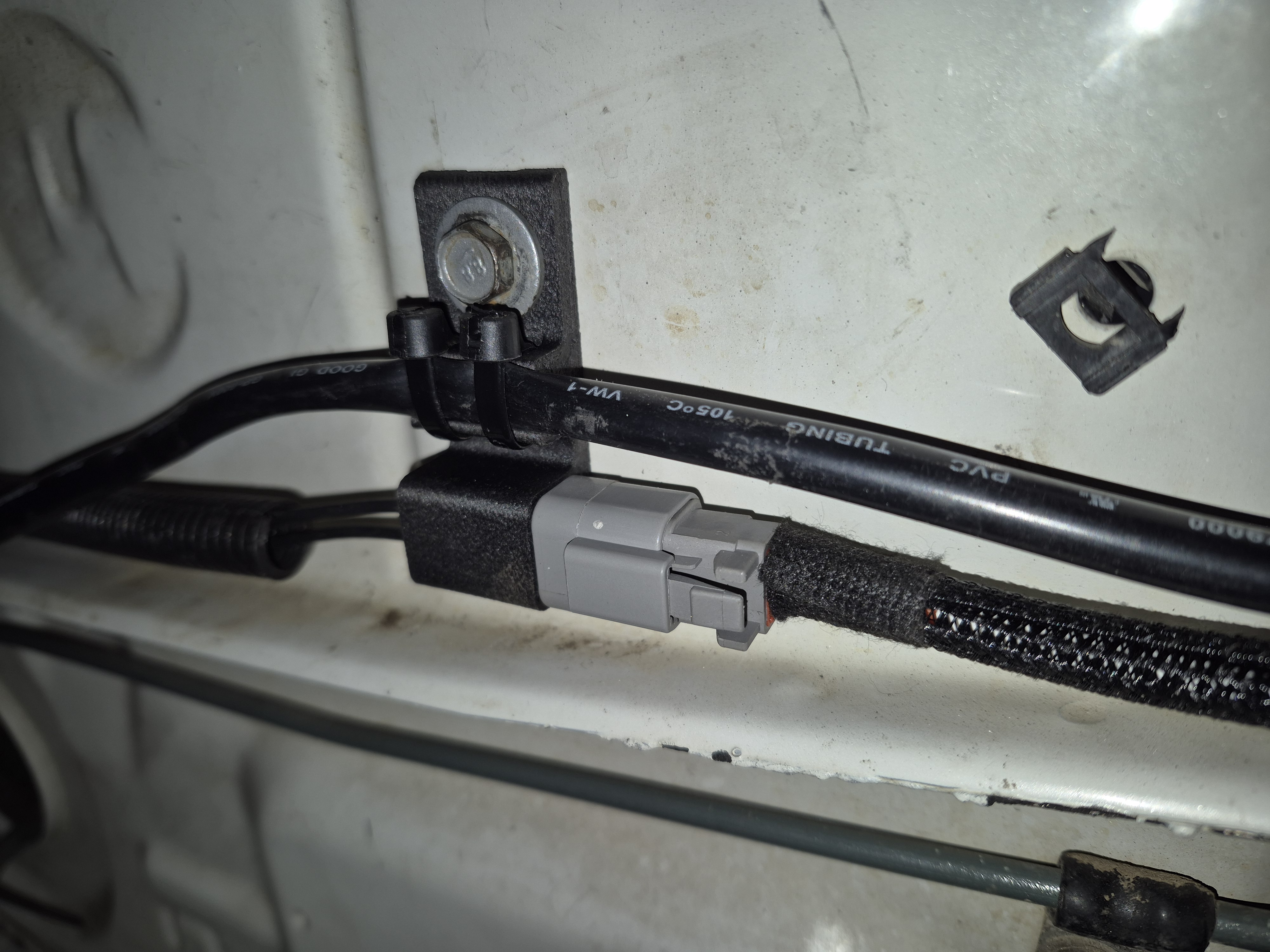 DEUTSCH DT04-2P mount