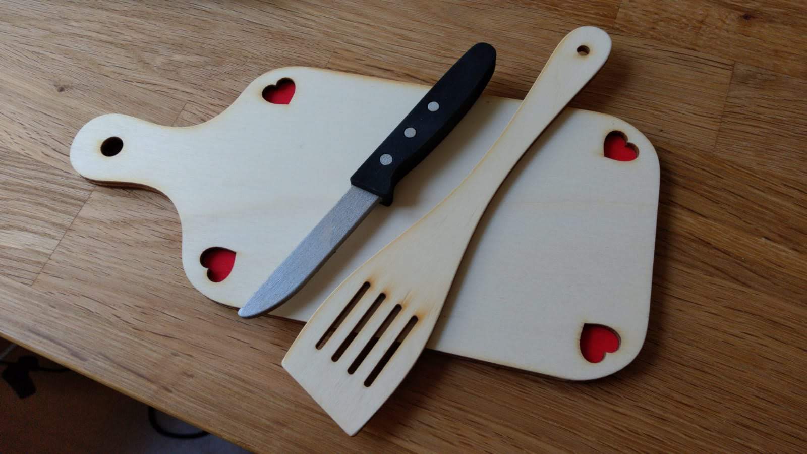 Play kitchen accessories
