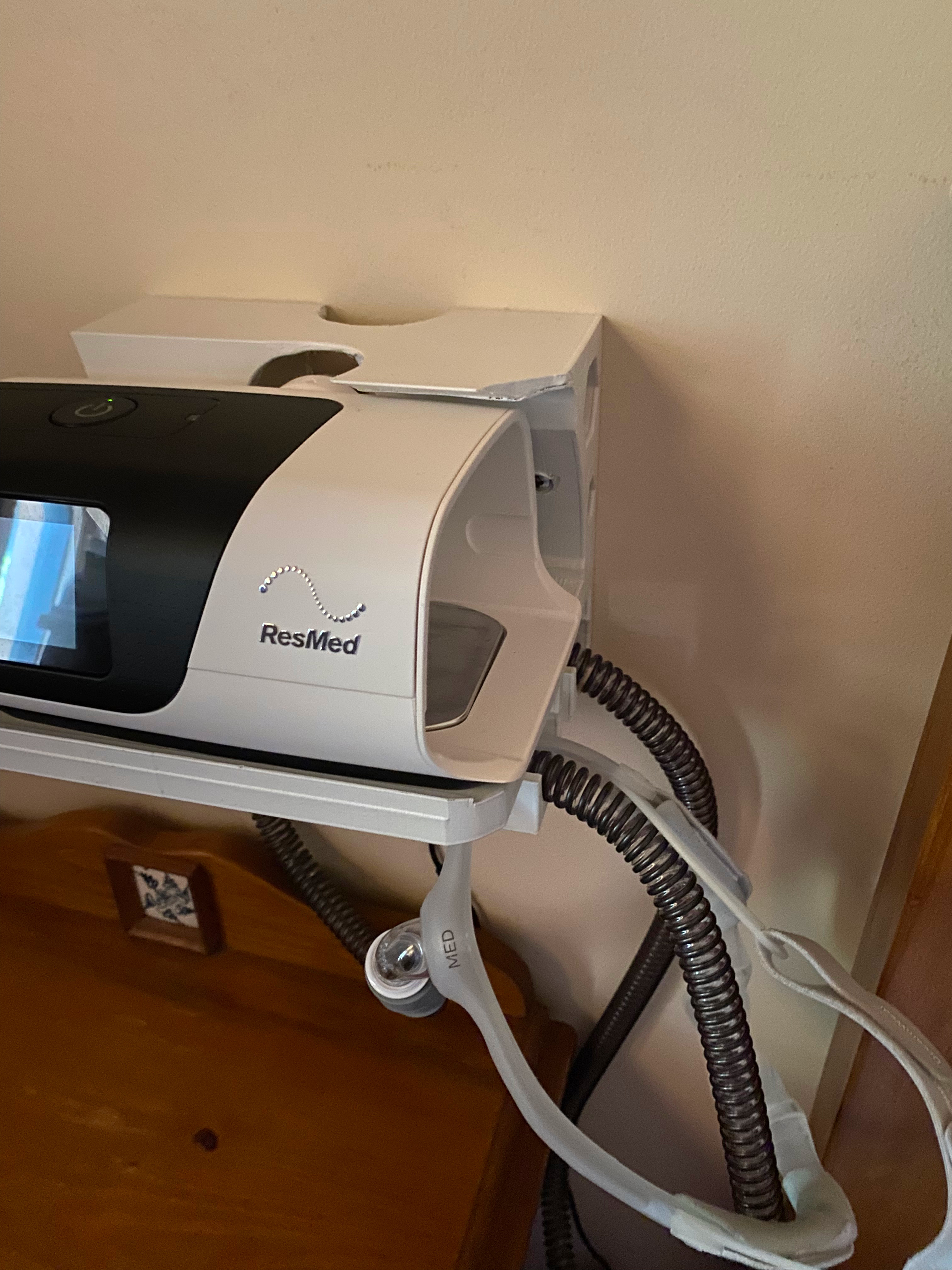 Airsense 11 CPAP machine wall bracket
