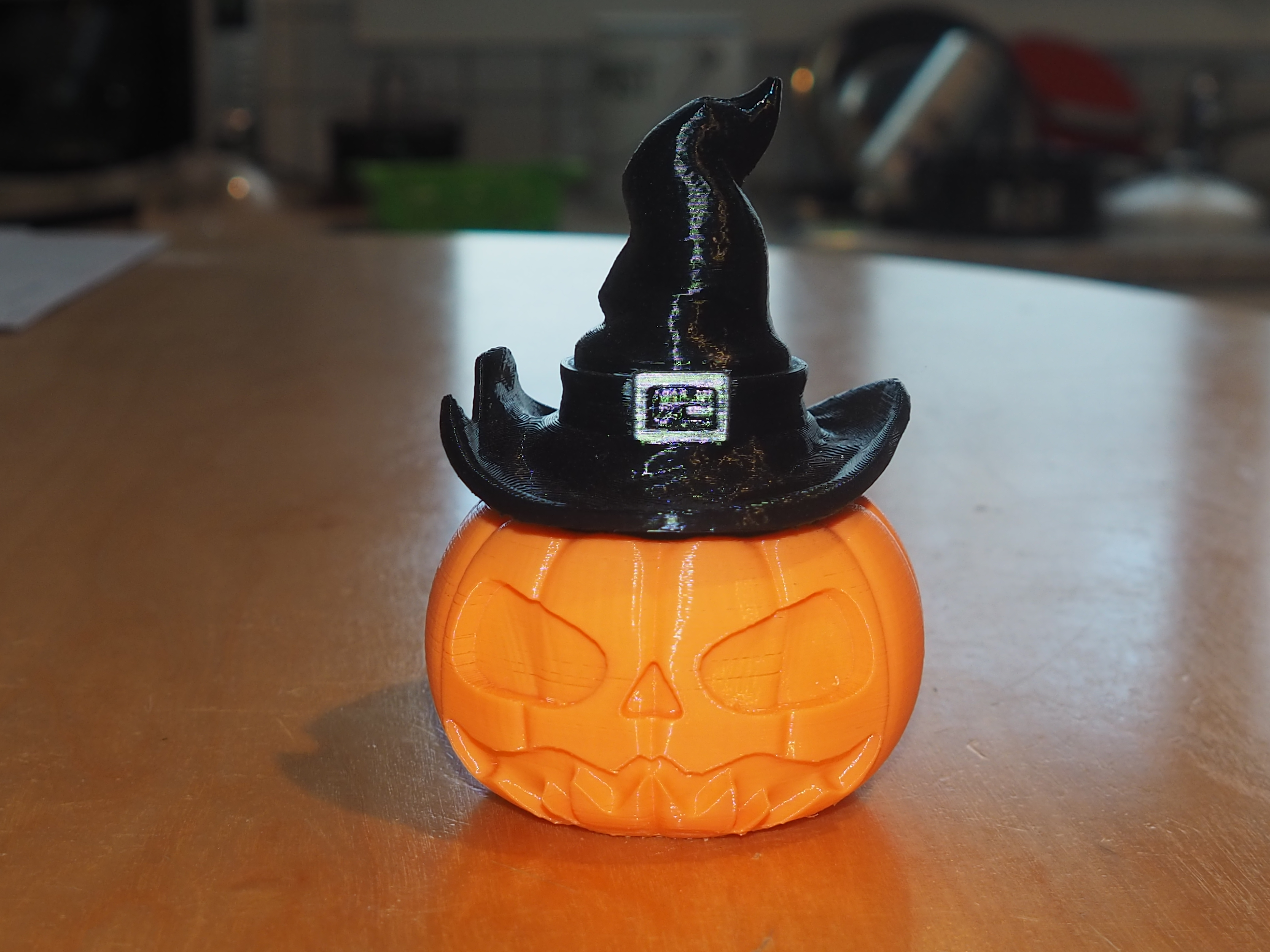 Middlefinger witchhat pumpkin