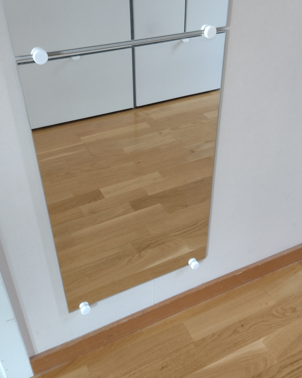 Mirror holder