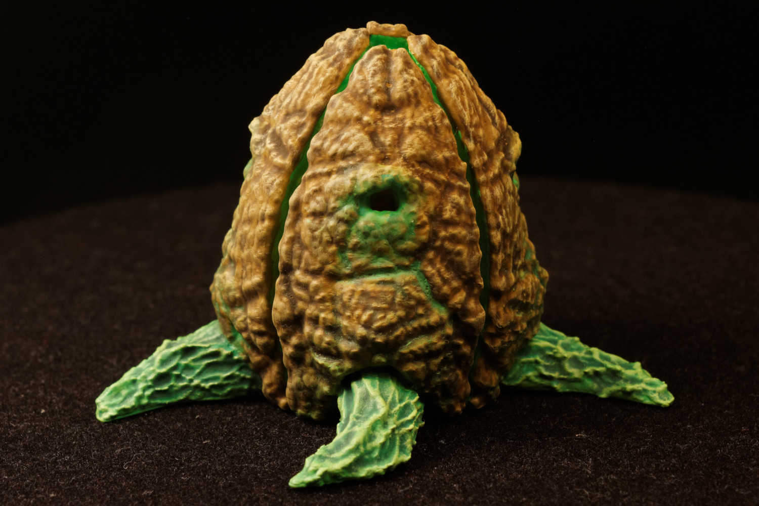 Tabletop plant: "Easter Egg Plant" (Alien Vegetation 21)