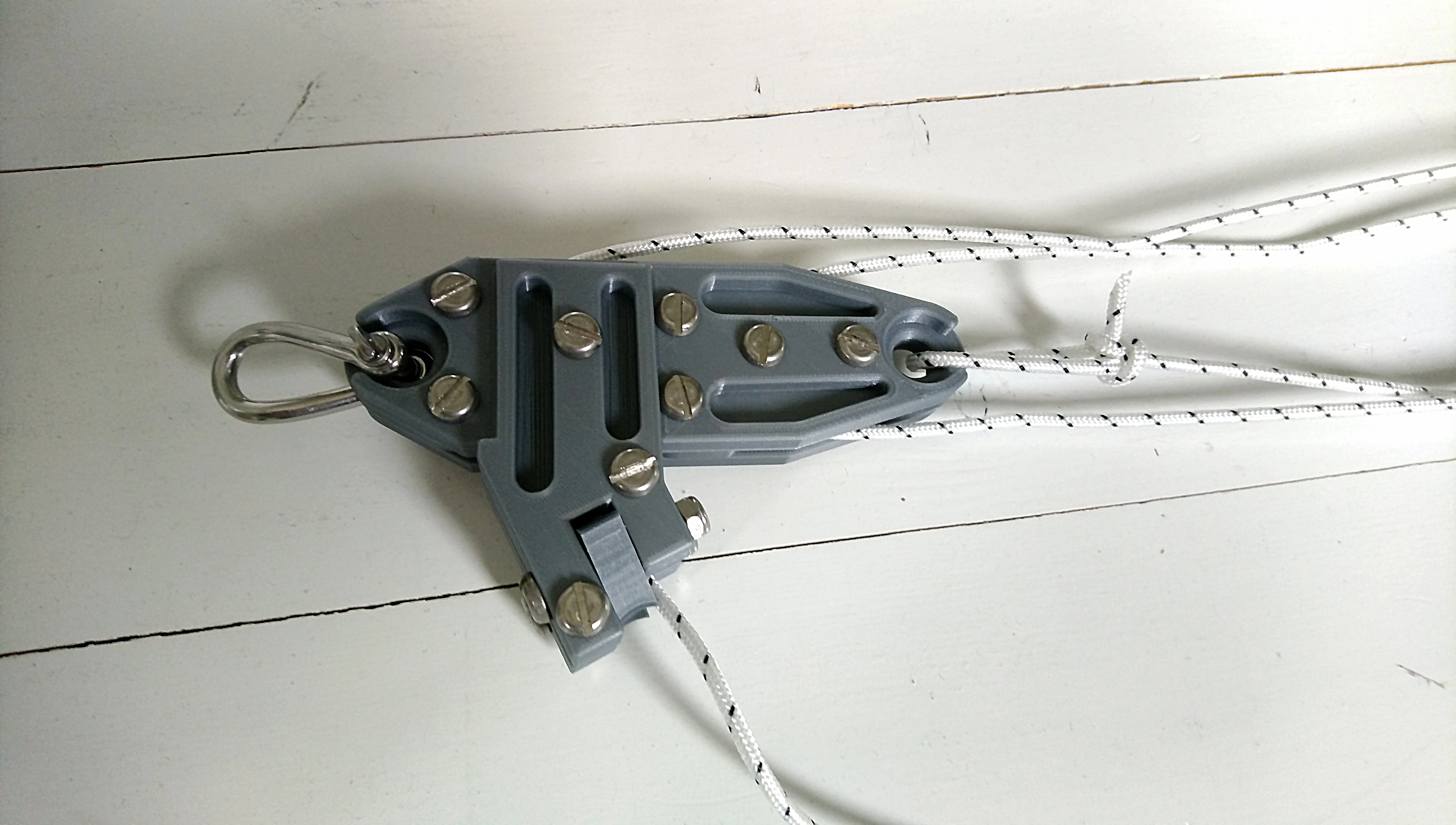 Fiddle block with cam cleat