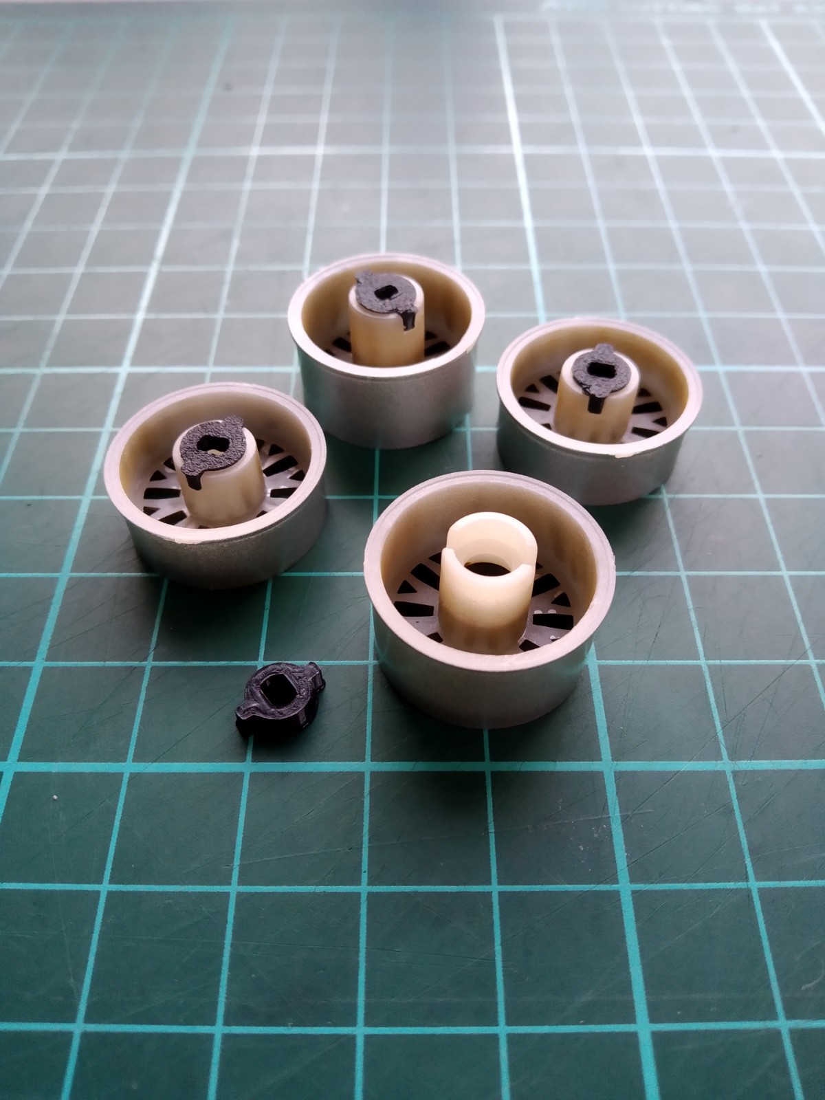 Mini-Z Autoscale to AWD/Mini Q K969 wheel adaptor