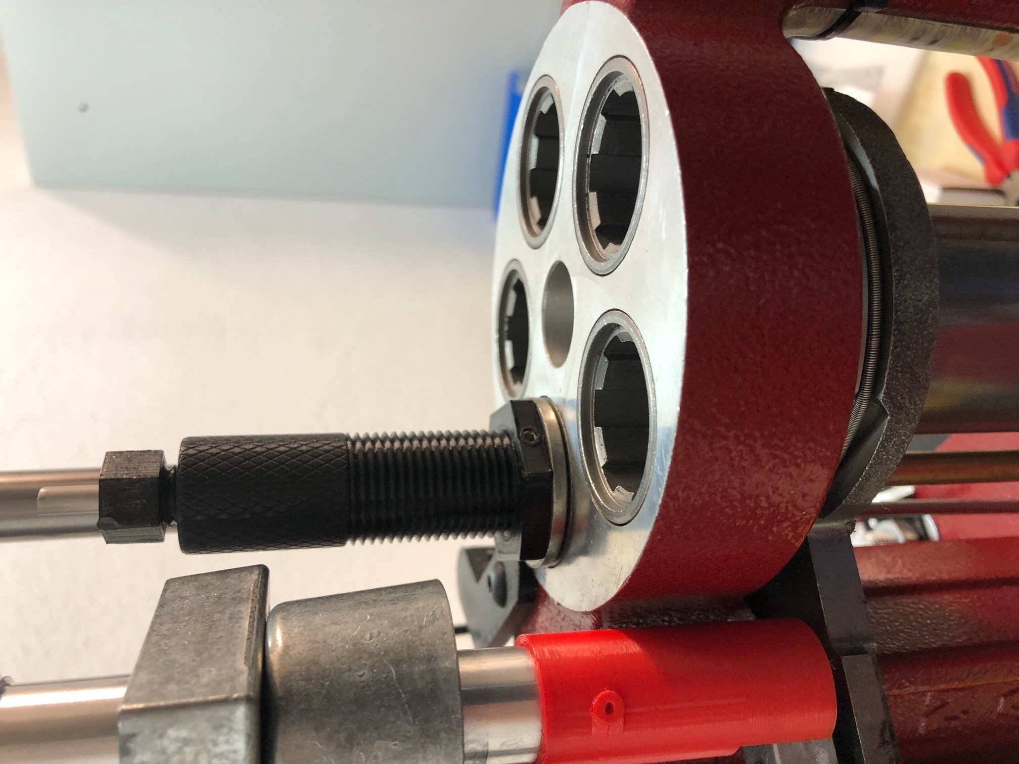 Universal decapping die