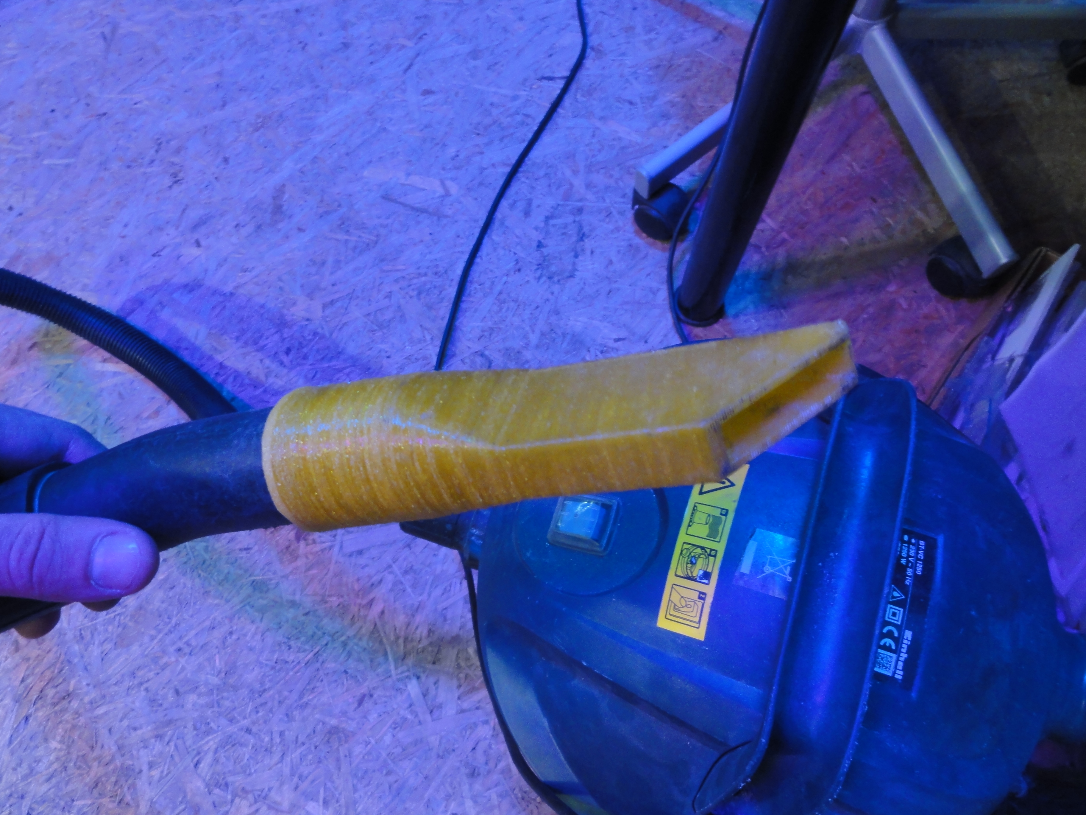 Parametric vacuum-cleaner nozzle