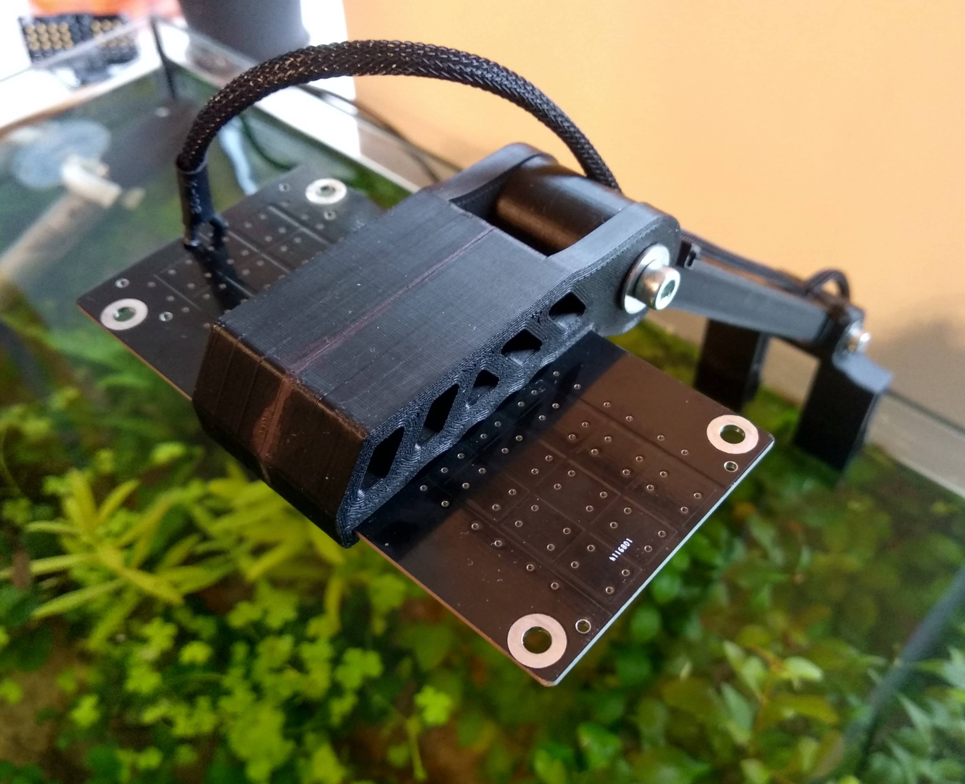 Aquarium LED lamp, lid, accessory holder