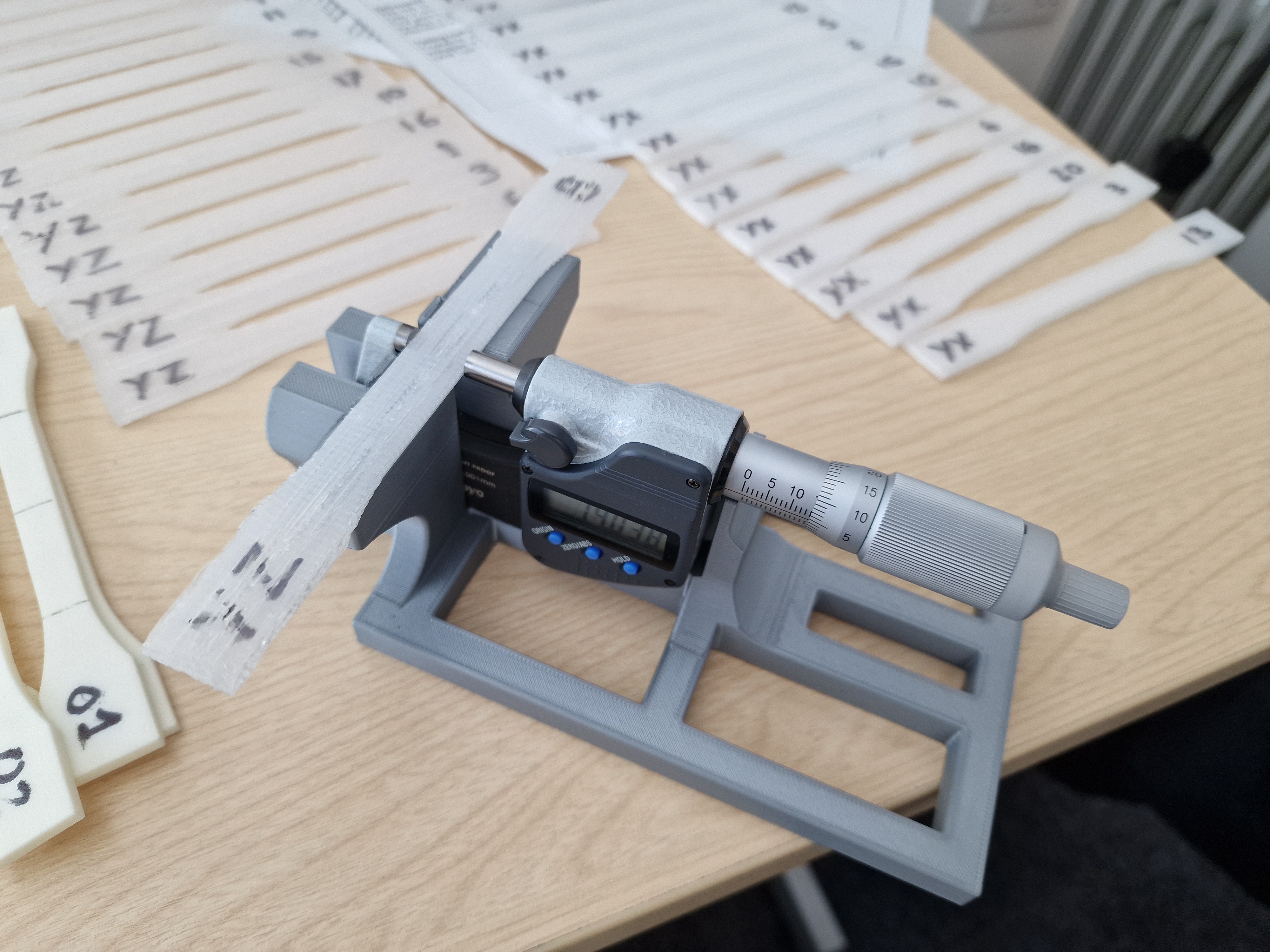 Micrometer tensile specimen measuring jig for Mitutoyo digital micrometer