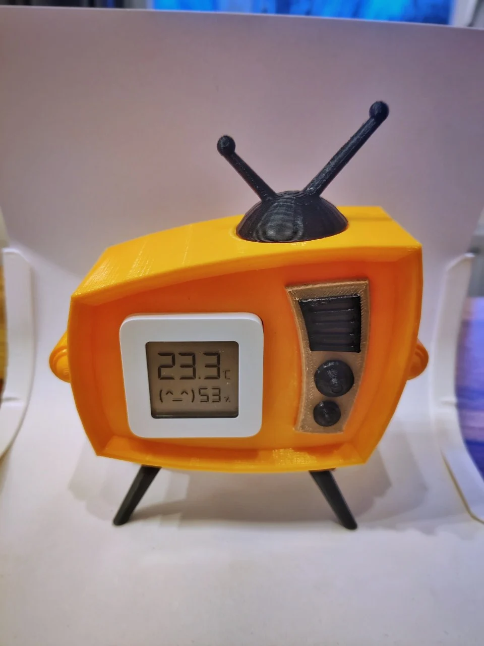 Retro Television - Xiaomi Mijia Bluetooth Thermometer 2 LYWSD03MMC