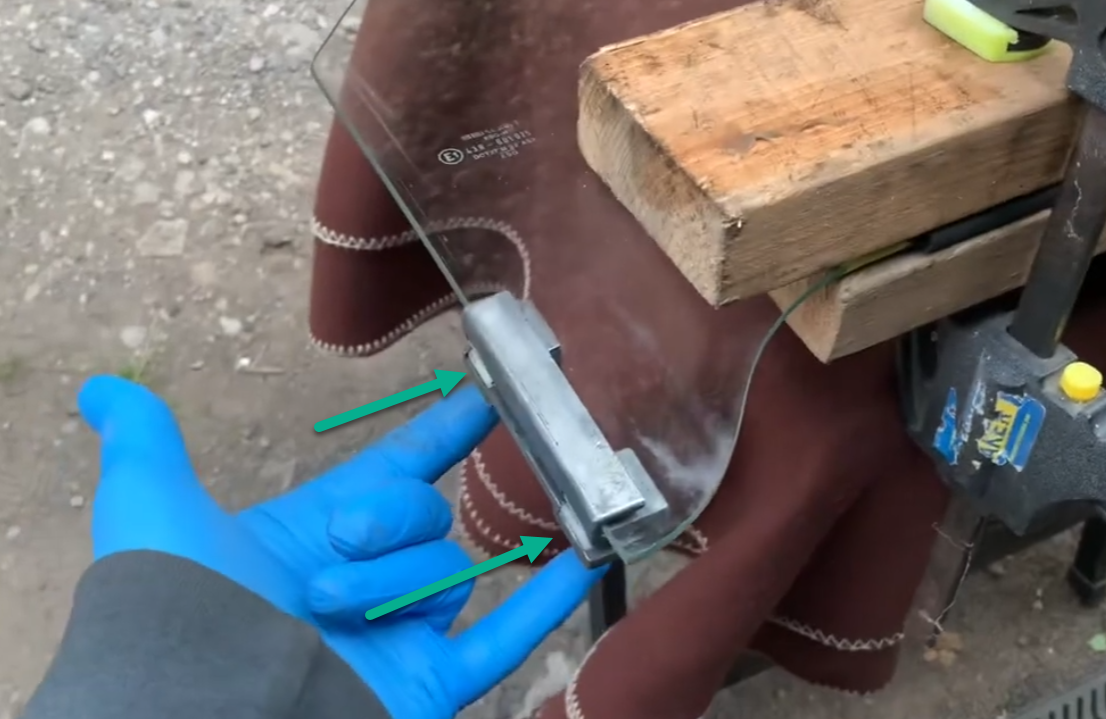 Mercedes Benz r107 window rail slider guide