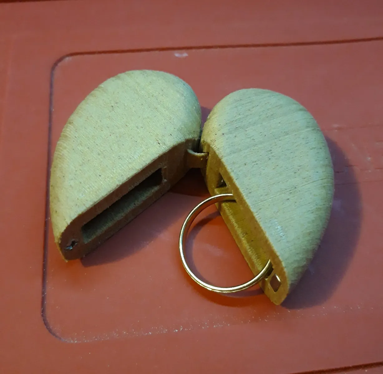 Heart-shaped box with magnetic closure