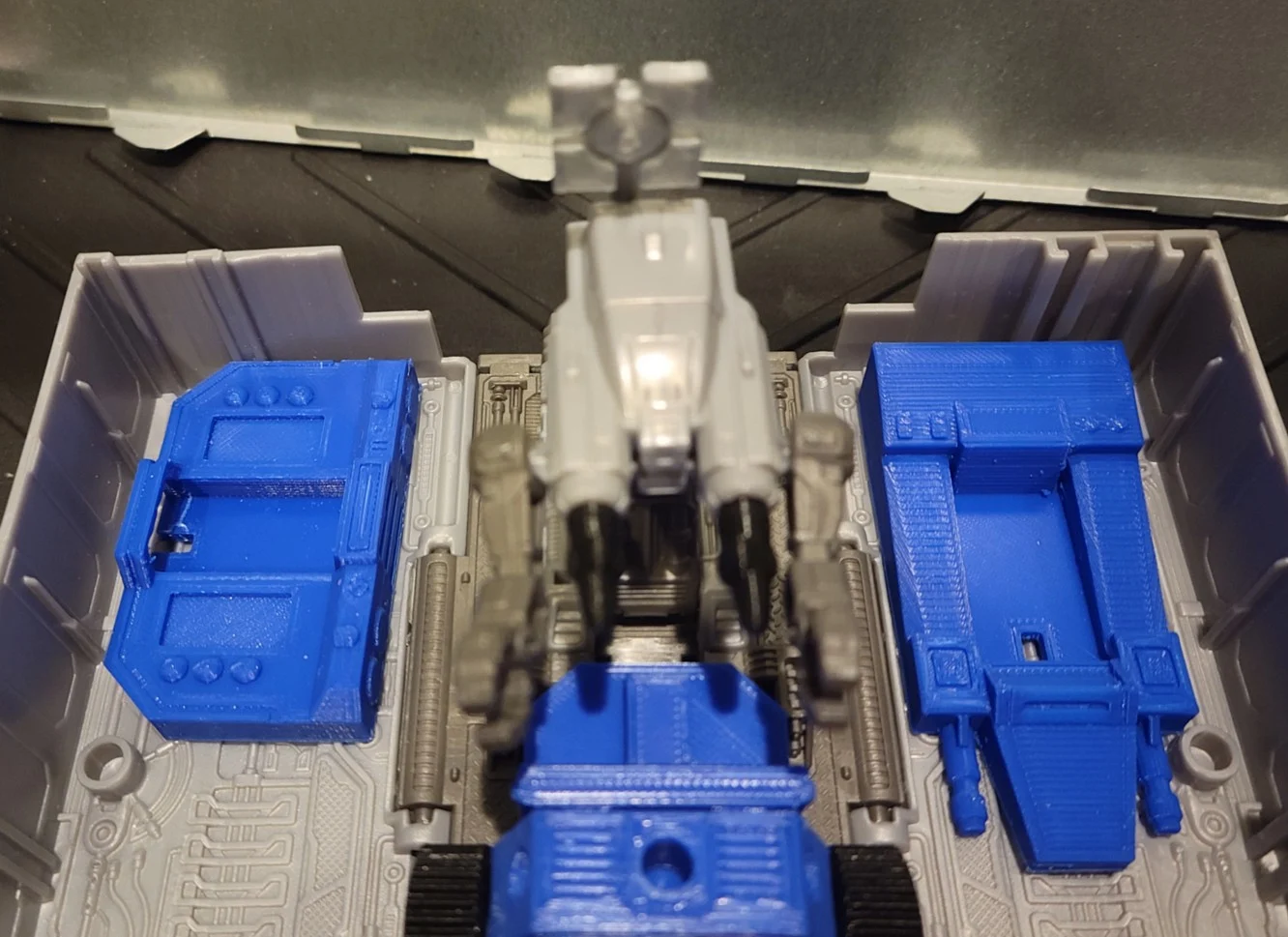 Earthrise Optimus Prime Trailer Consoles Add-on - Transformers