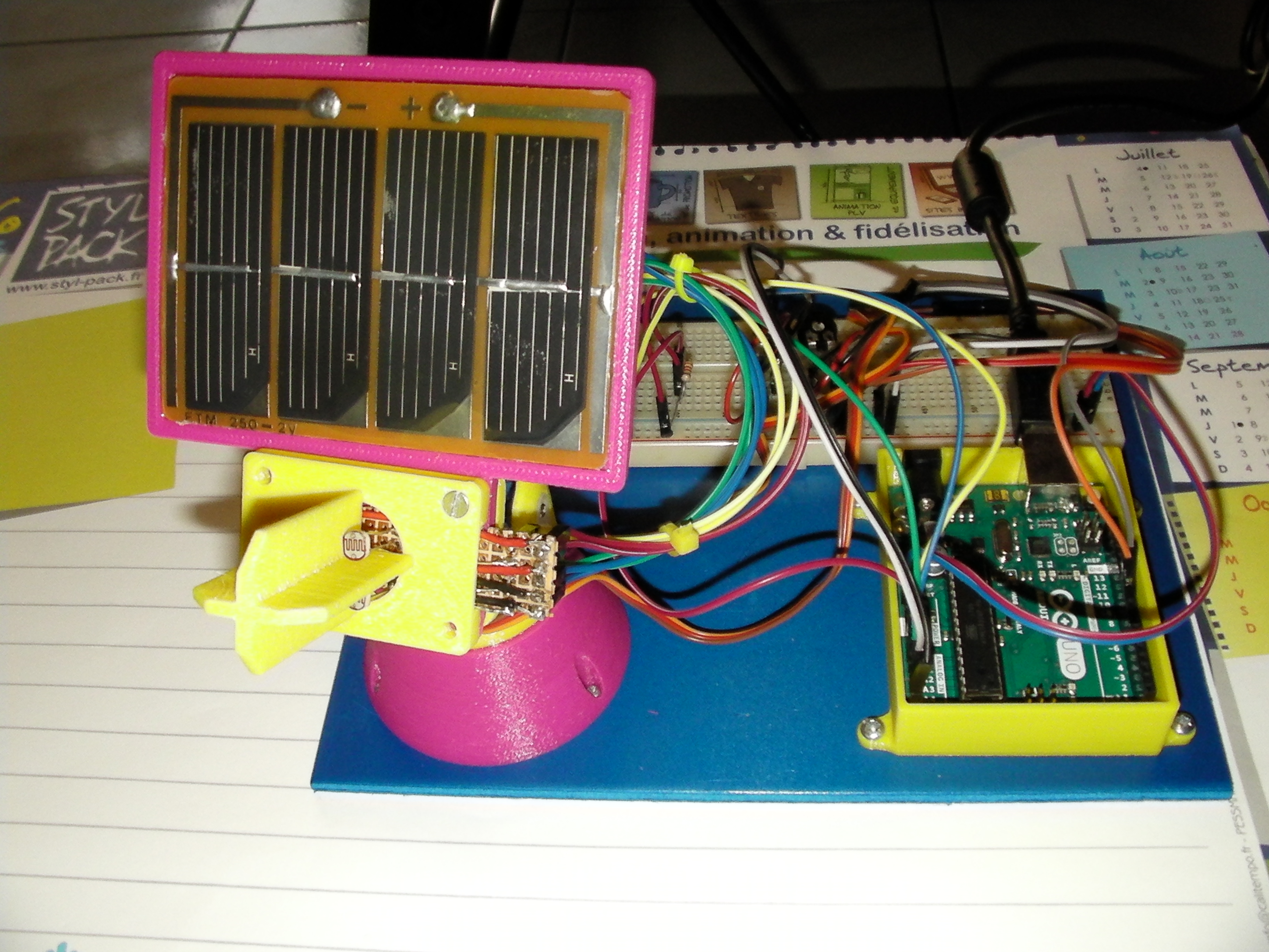 Dual Axis Solar Tracker / Suiveur solaire 2 axes