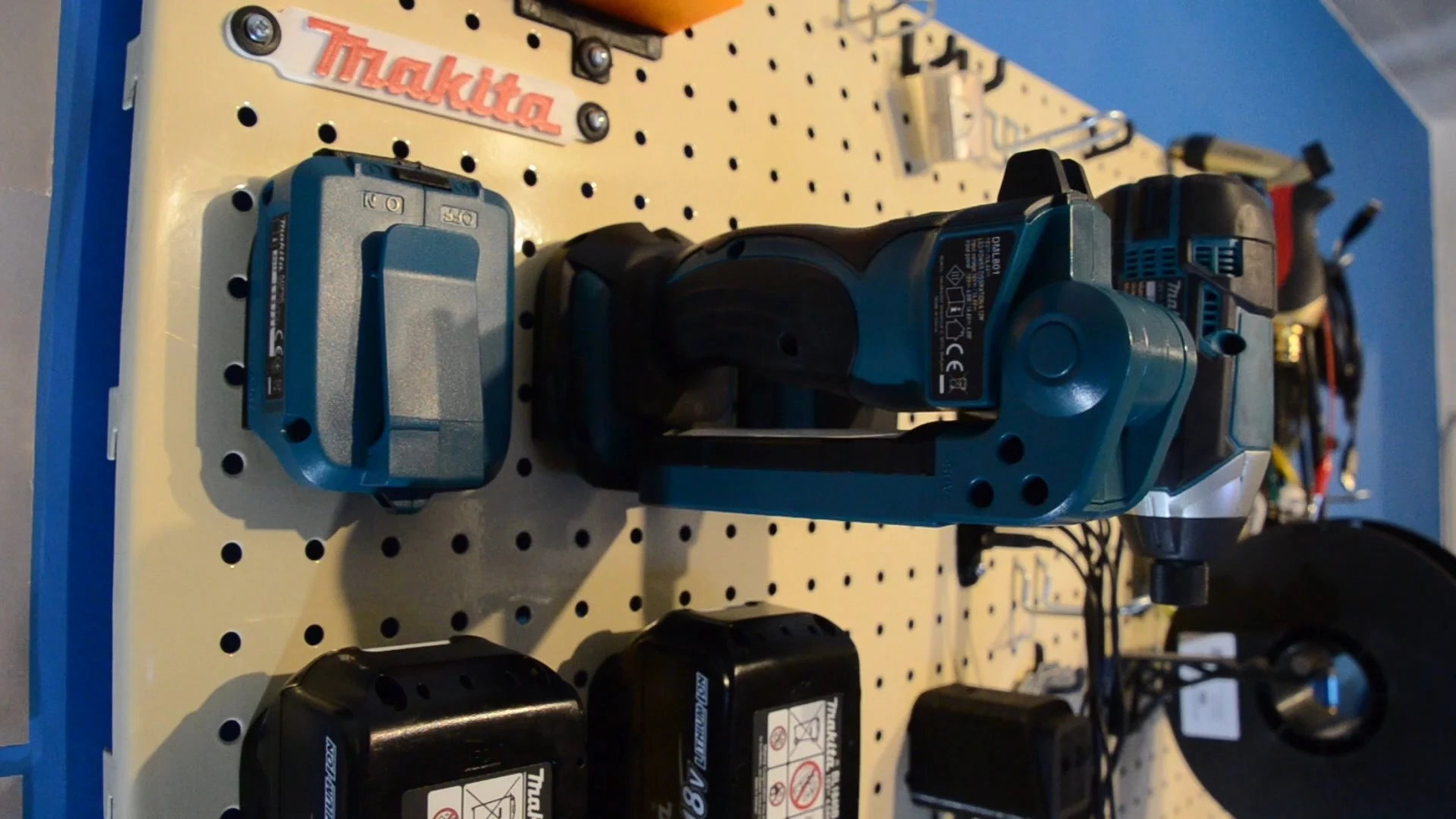 Makita 18V Tool Holder For 1" Pegboard