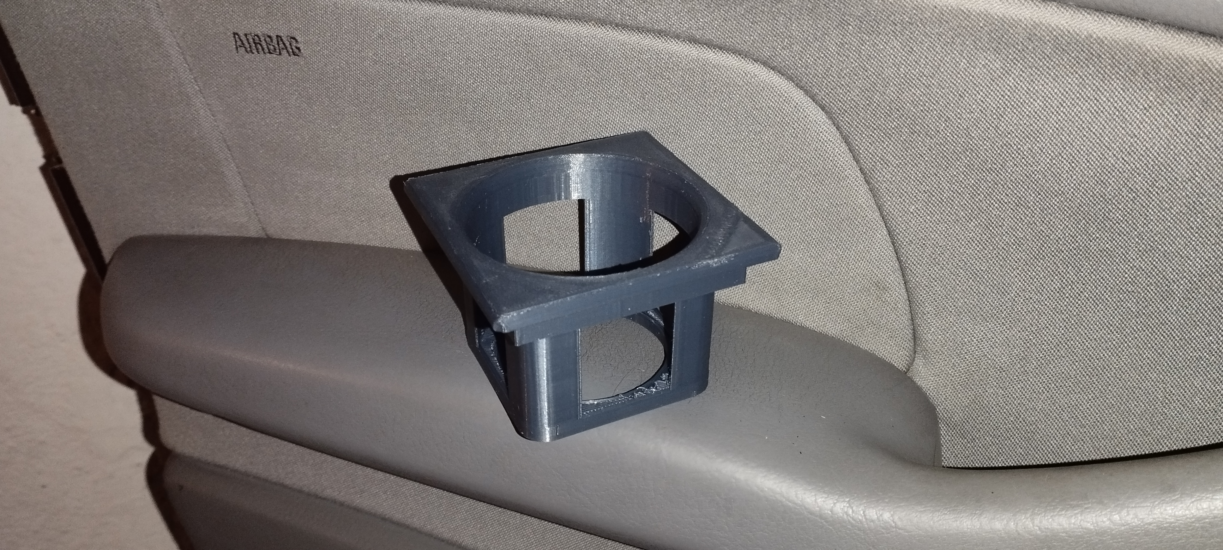 3series cupholder