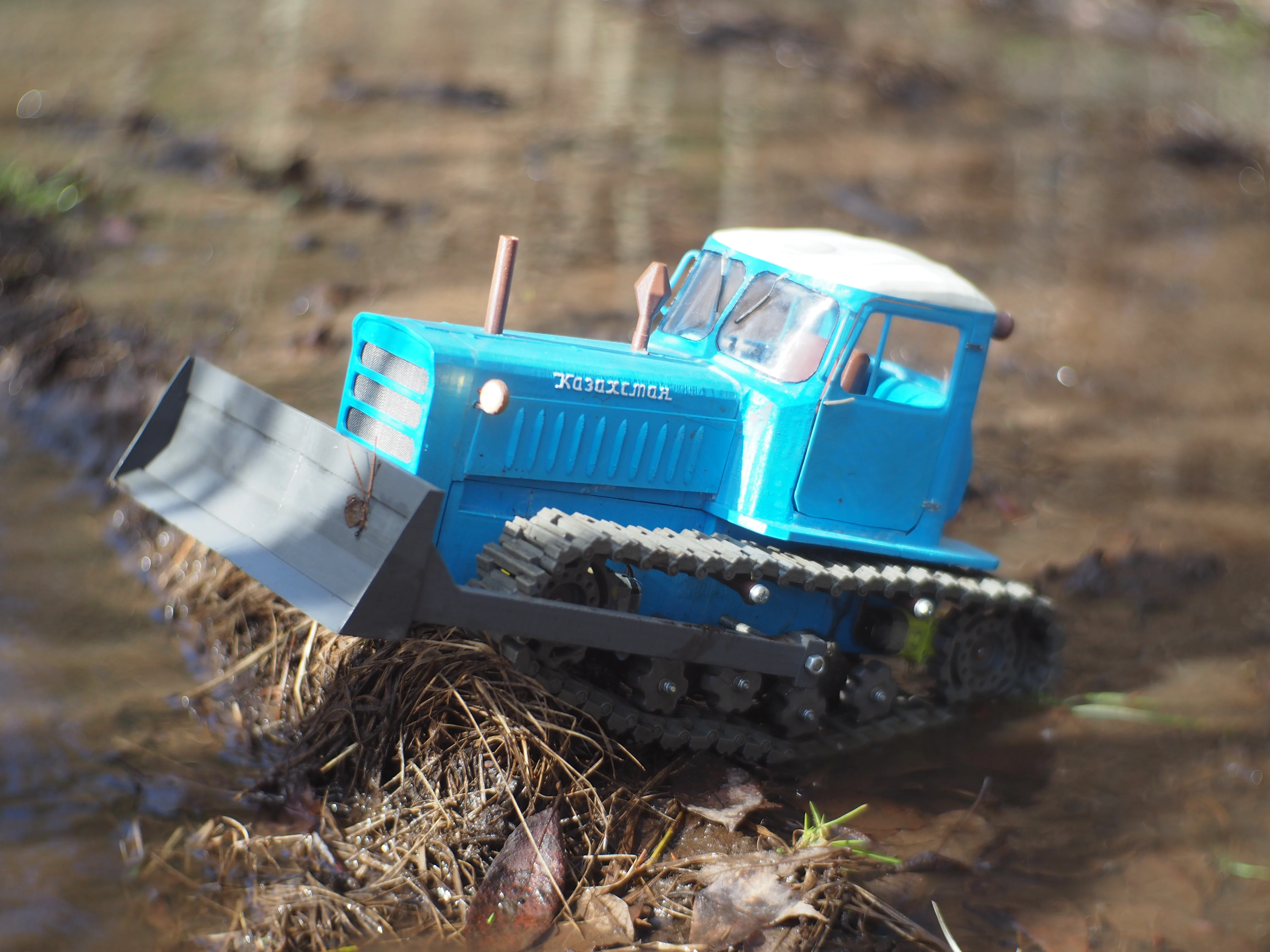 RC Soviet tractor DT-75 Kazakhstan (1\10 scale)