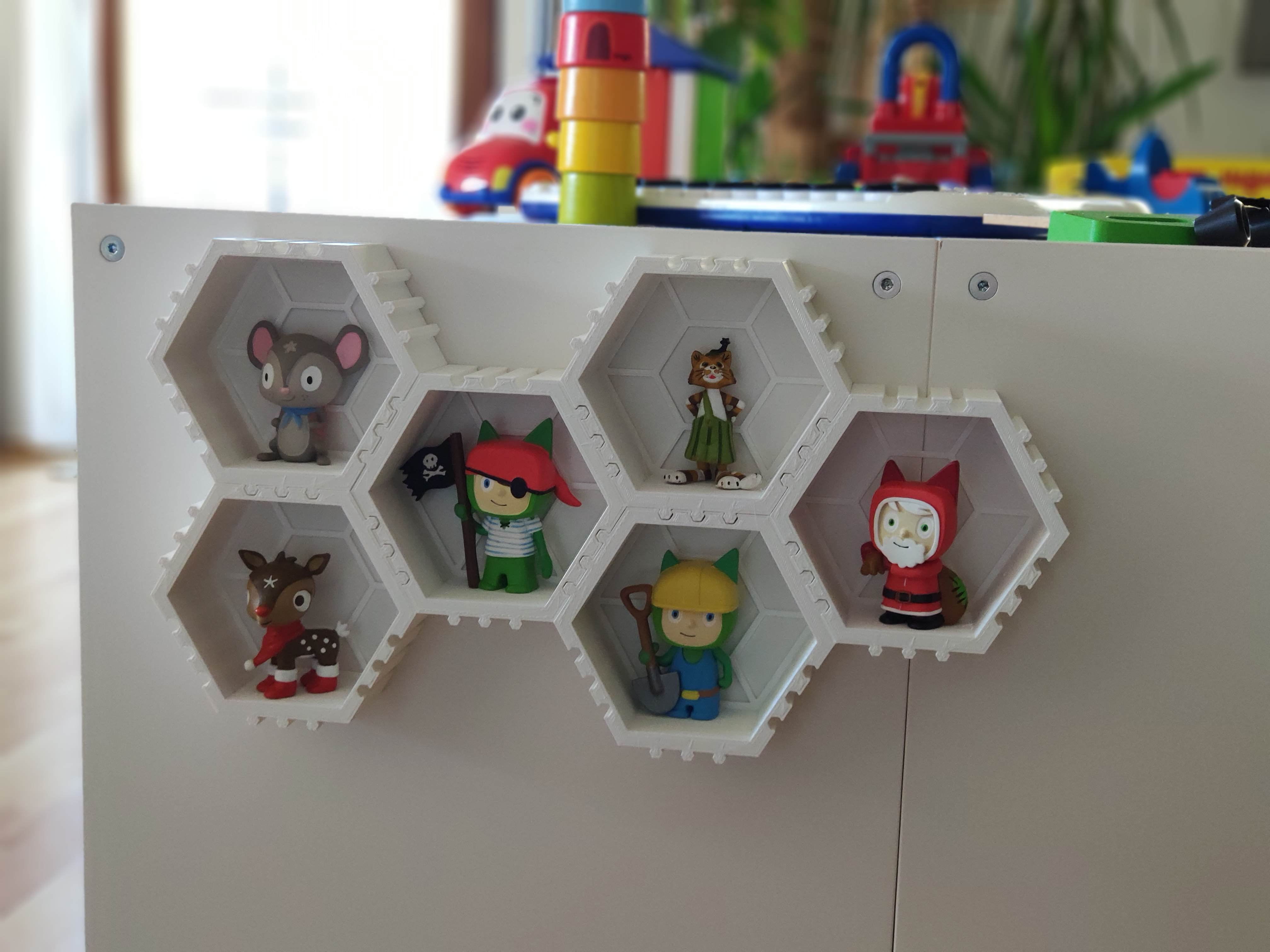 The Tonie HIVE - Modular Hex Shelf for Toniebox