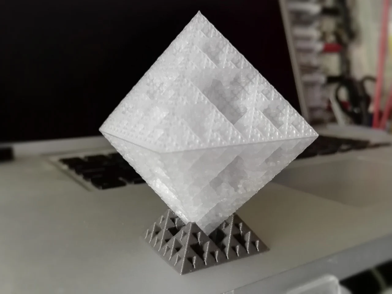 Display stand for Sierpinski octahedron / octahedron flake