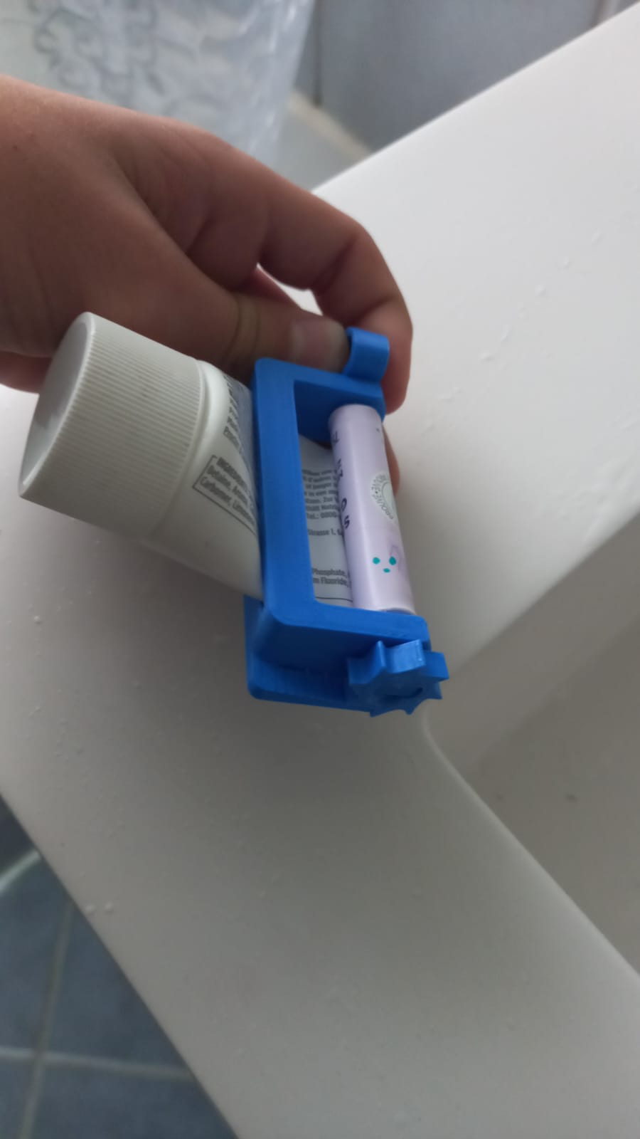 dévidoir à dentifrice