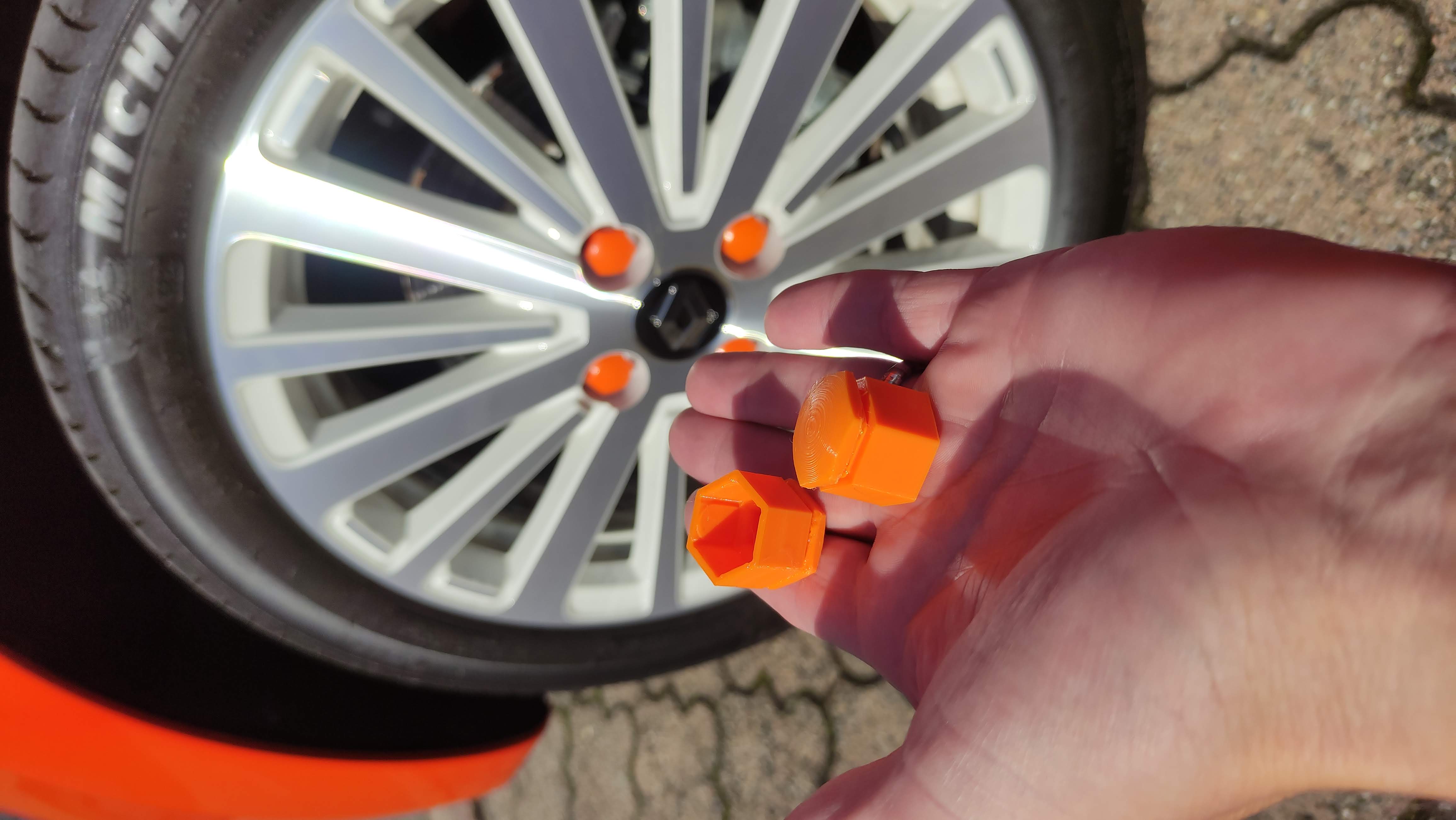 Renault Twingo Vibes Edition - Wheel Nut Cap