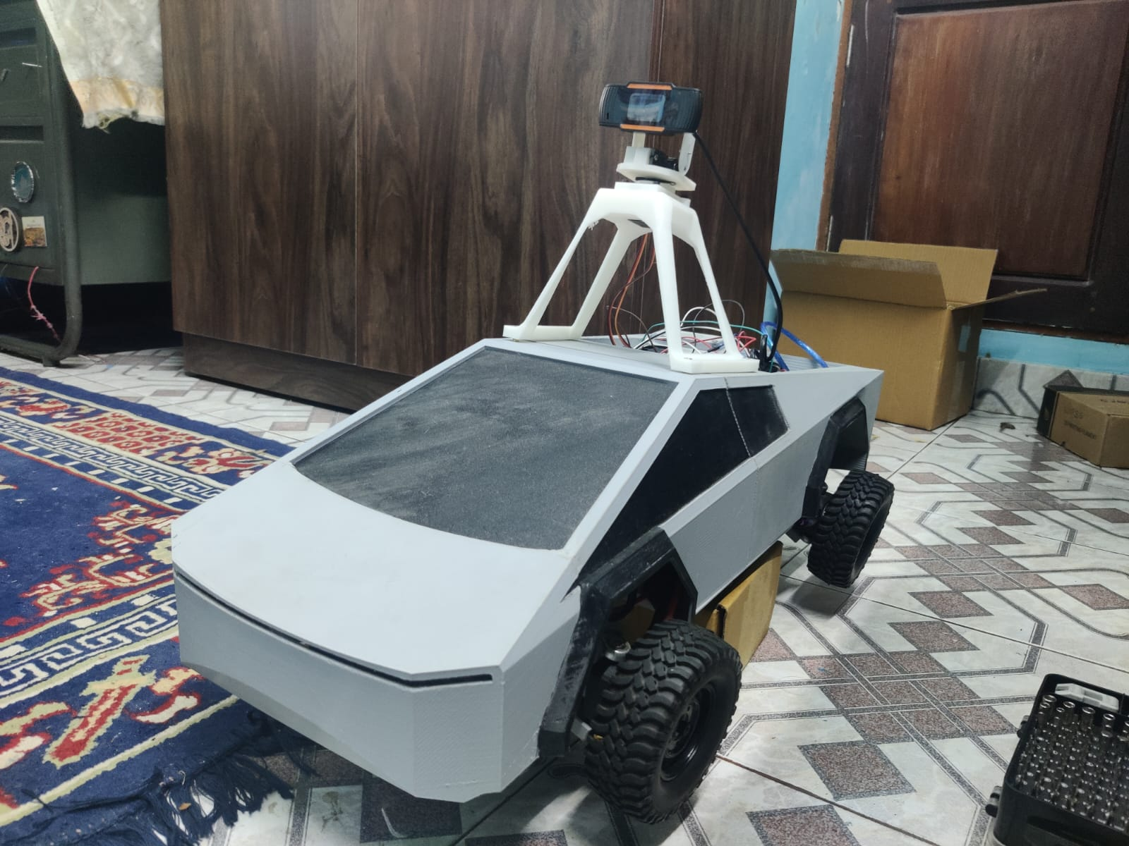 Autonomus CyberTruck made with Raspberry Pi