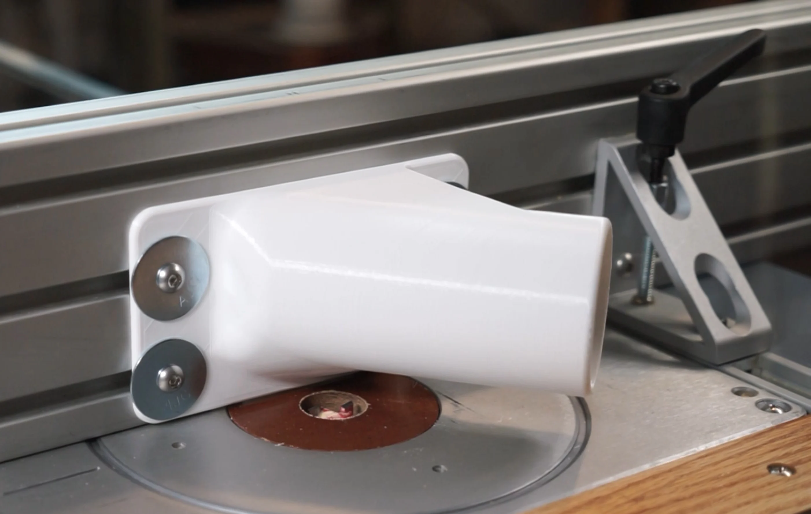 Dust Collection Port for Router Table