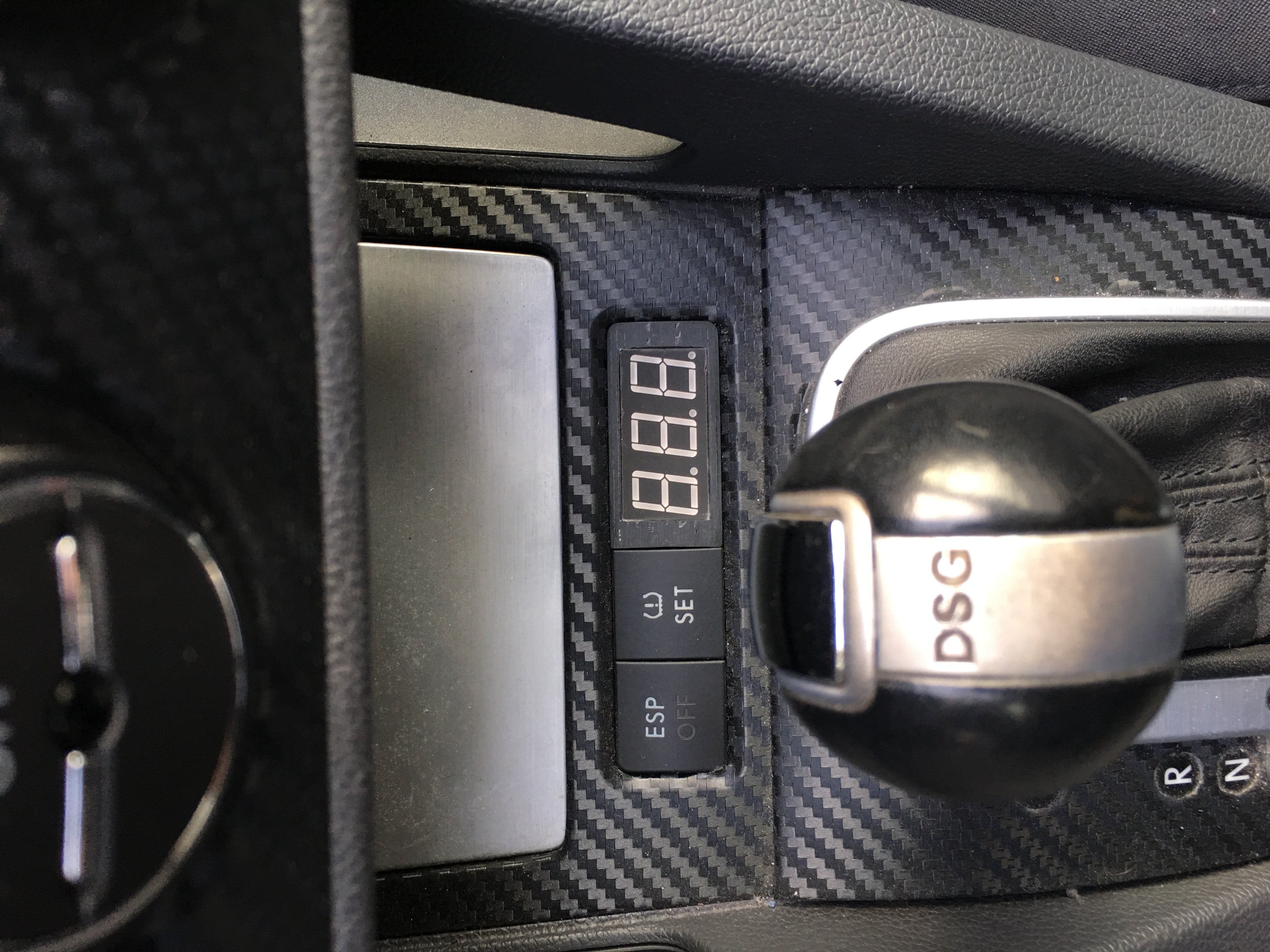 Volkswagen Golf V middle console button LED 3 digit holder