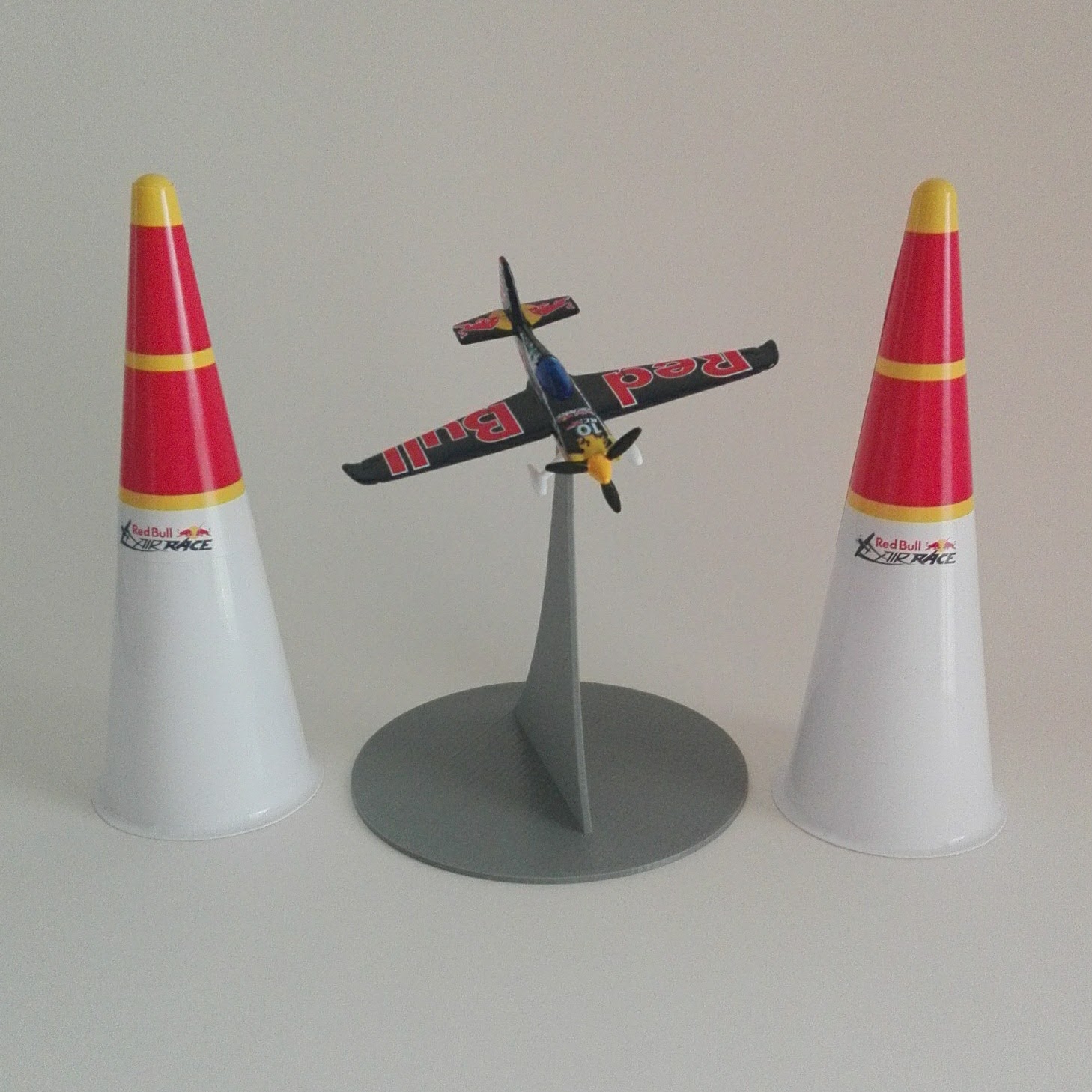 Bburago Redbull Plane Support