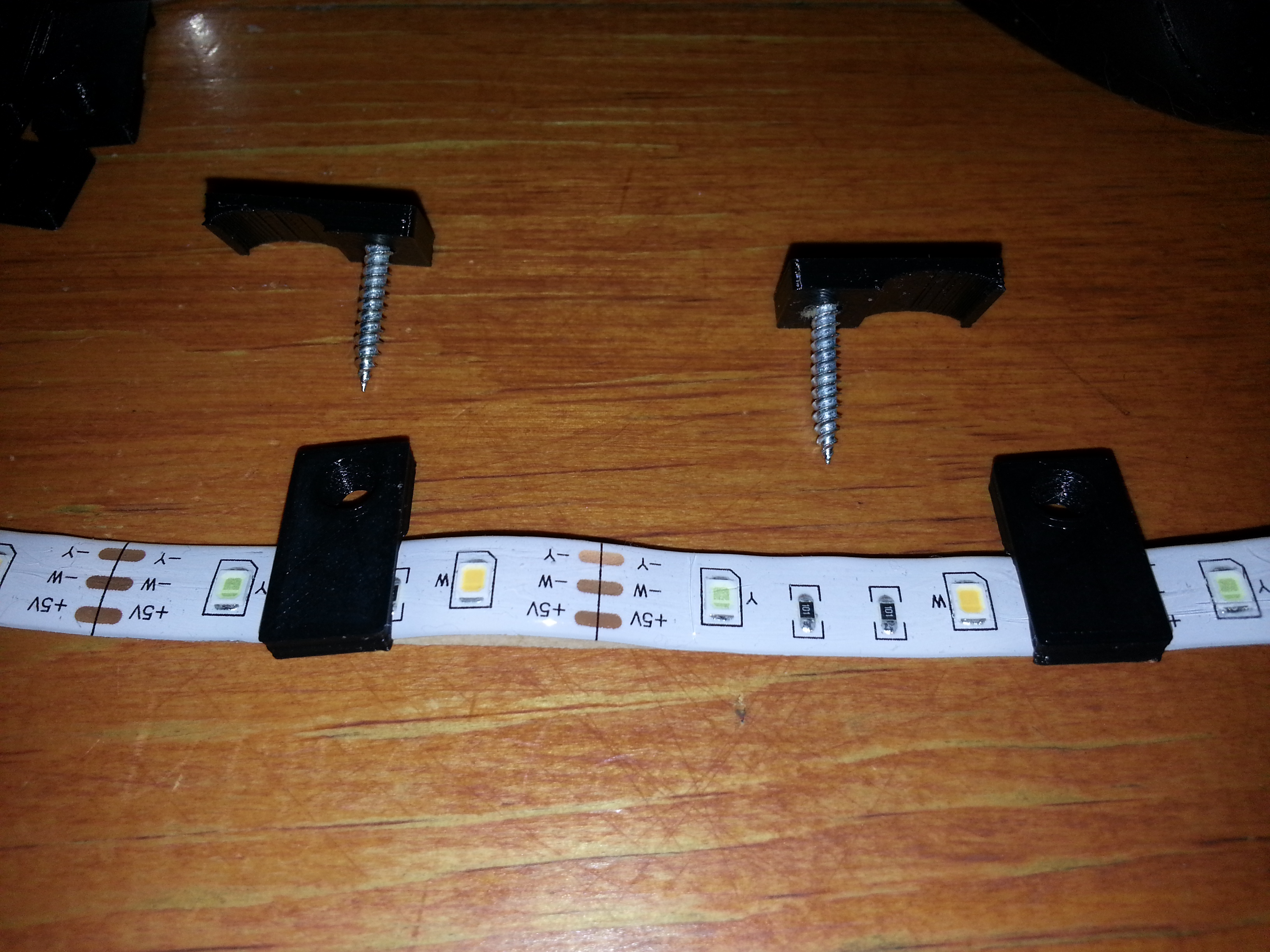 LED LIGHTSTRIP CLAMP