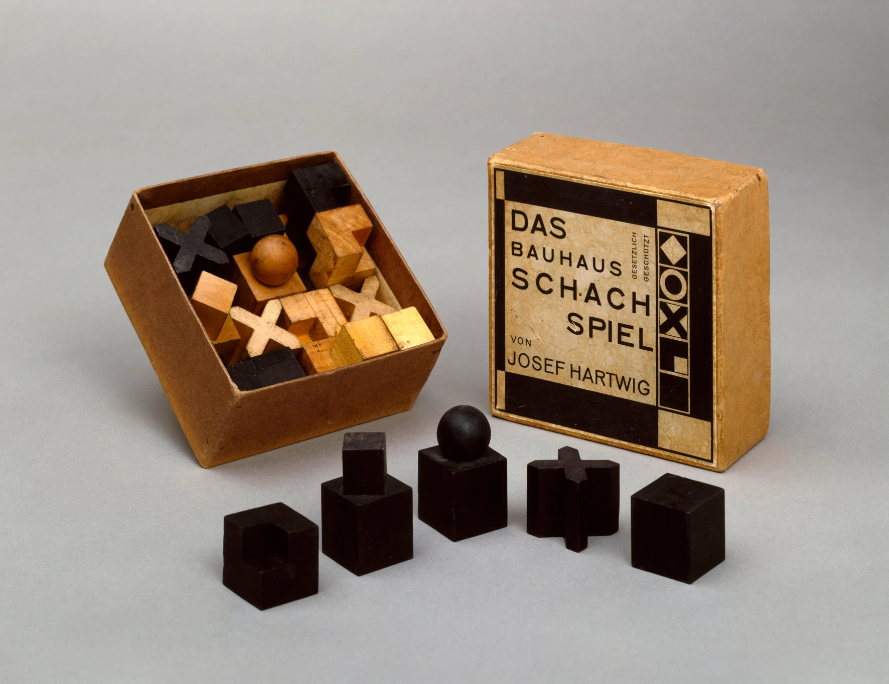 1924 Bauhaus Chess Set (By Josef Hartwig)