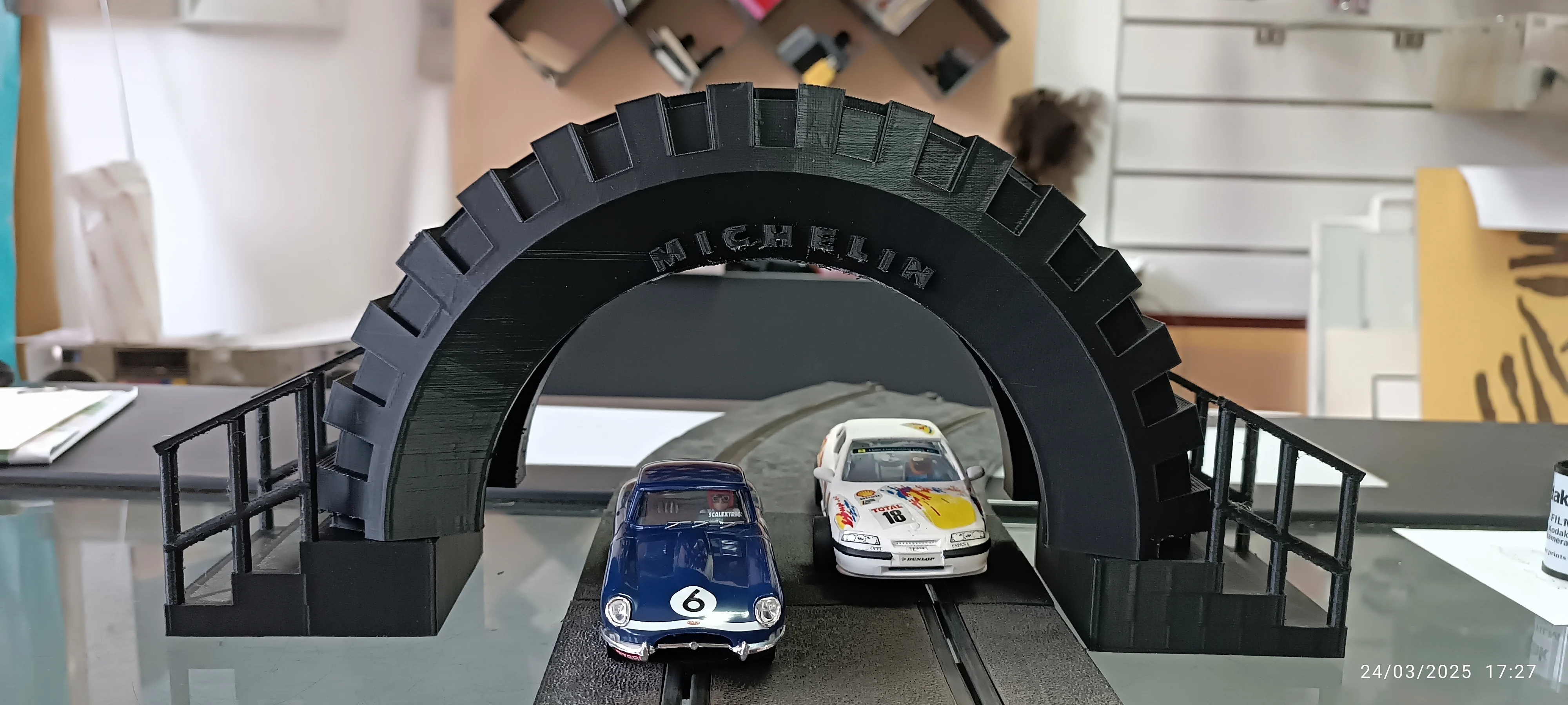 Bridge michelin scalextric