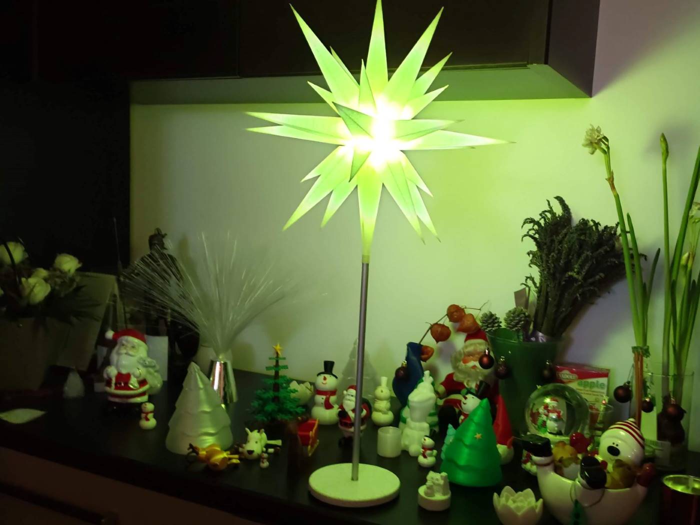 Slim LED lamp stand with old phone battery