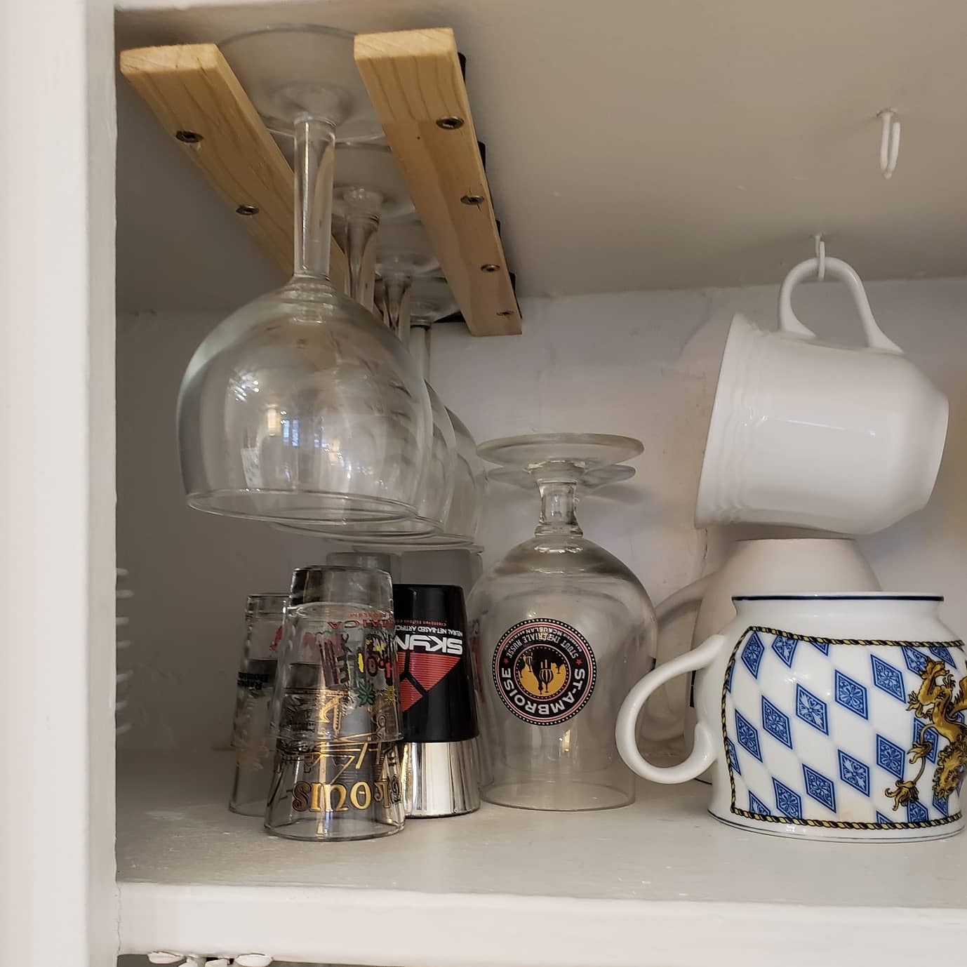 Wine glass cabinet organizer