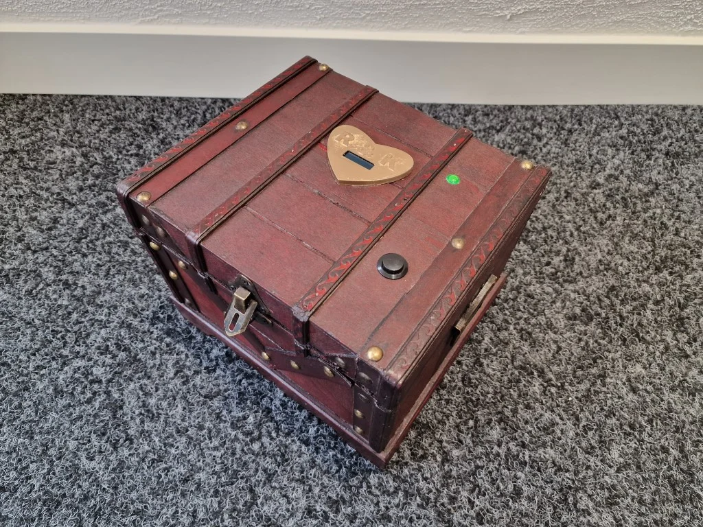 Reverse Geocache (ESP32-MicroPython)