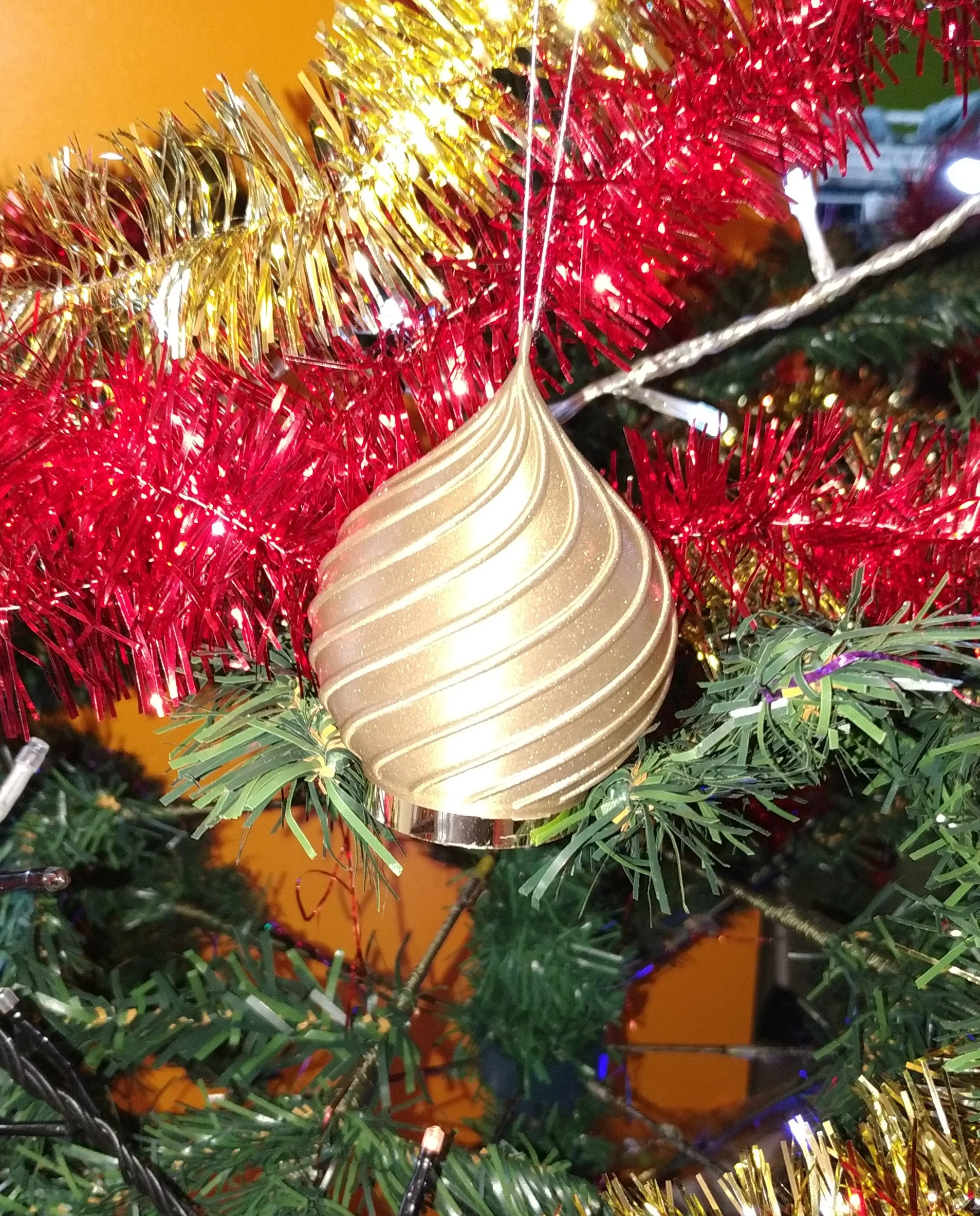 bright christmas ball / boule de noel lumineuse