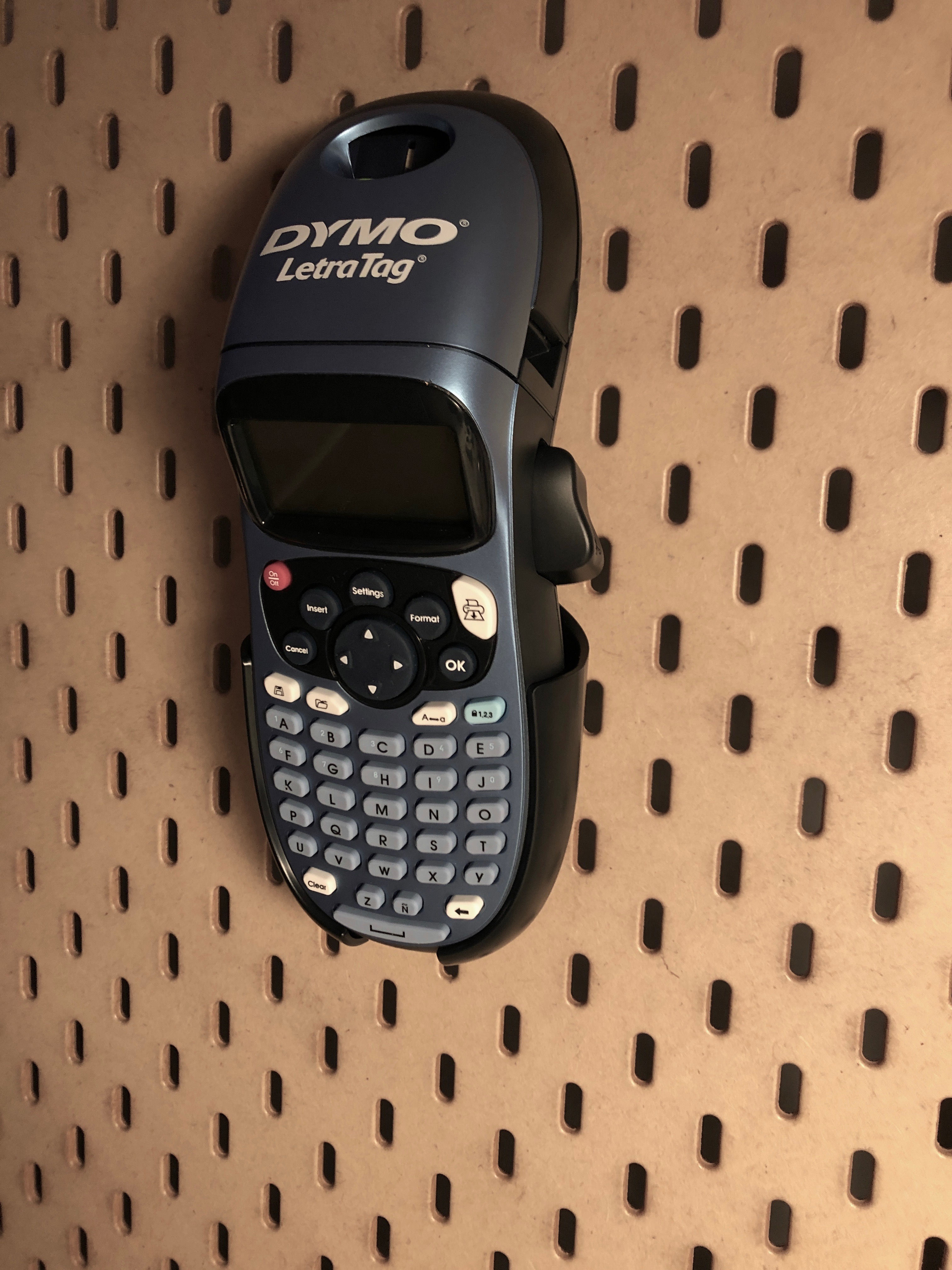 IKEA Skådis - Dymo Letratag LT-100H holder