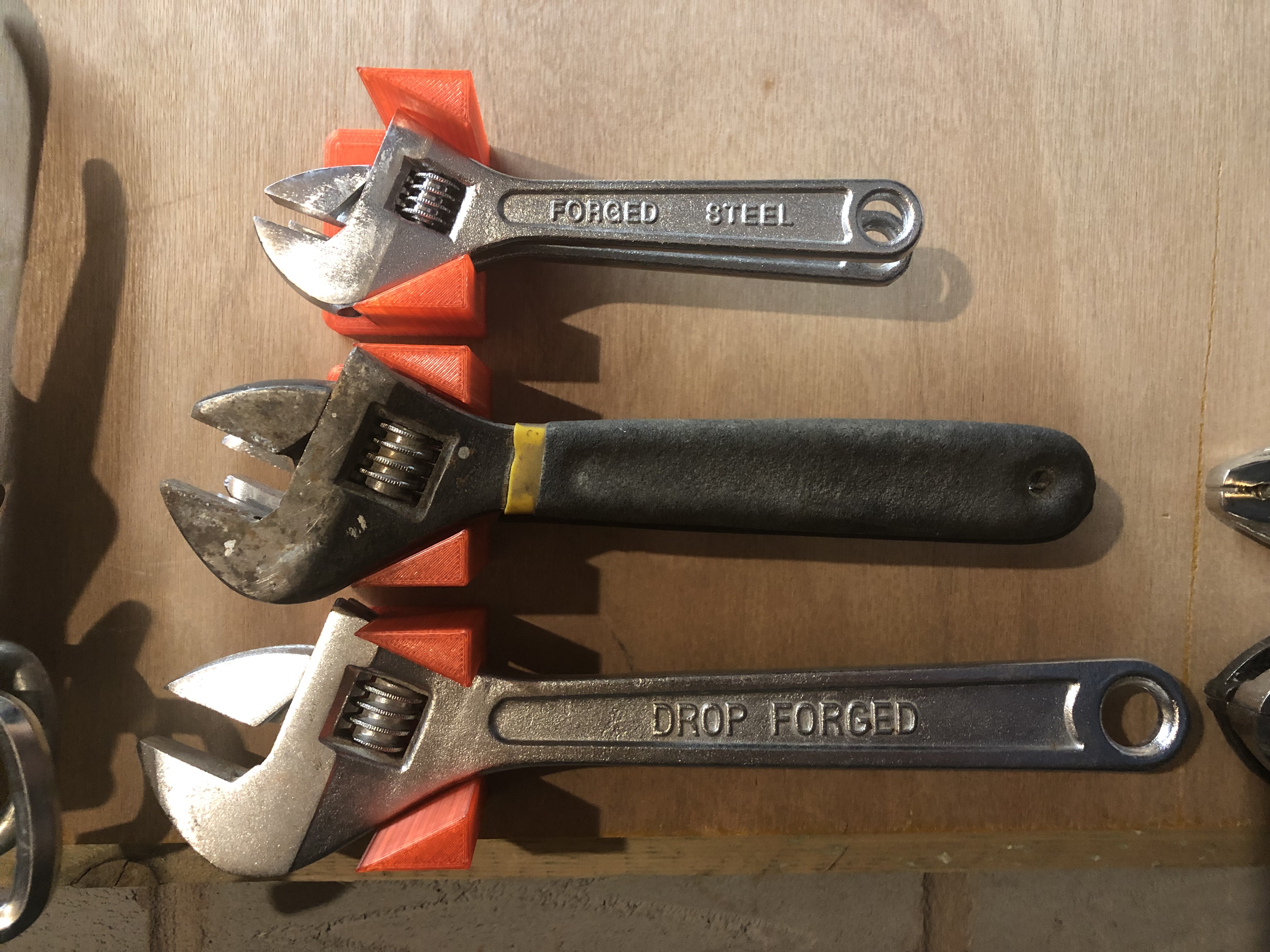 Adjustable spanner holder