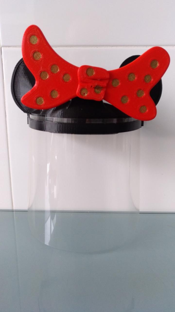 Pantalla tipo 3 basada en el diseño  HanochH para protección Covid-19 para uso infantil con motivos de héroes infantiles.