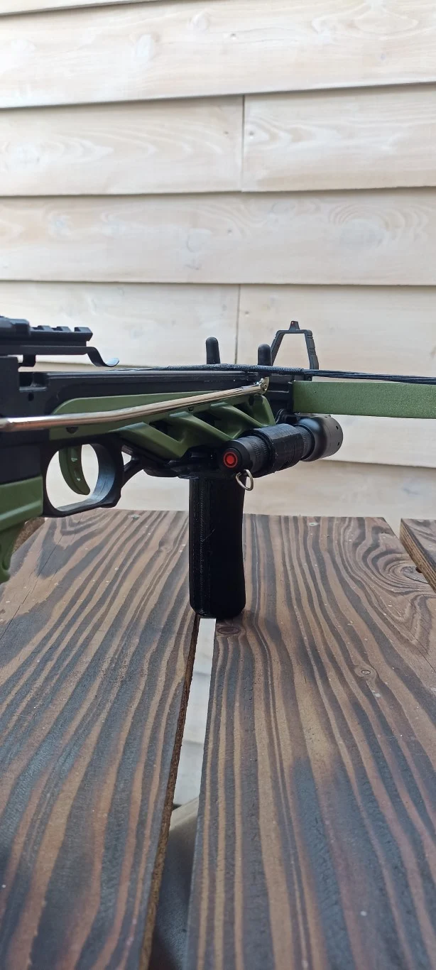 Picatinny Laser and Flashlight mount with foregrip