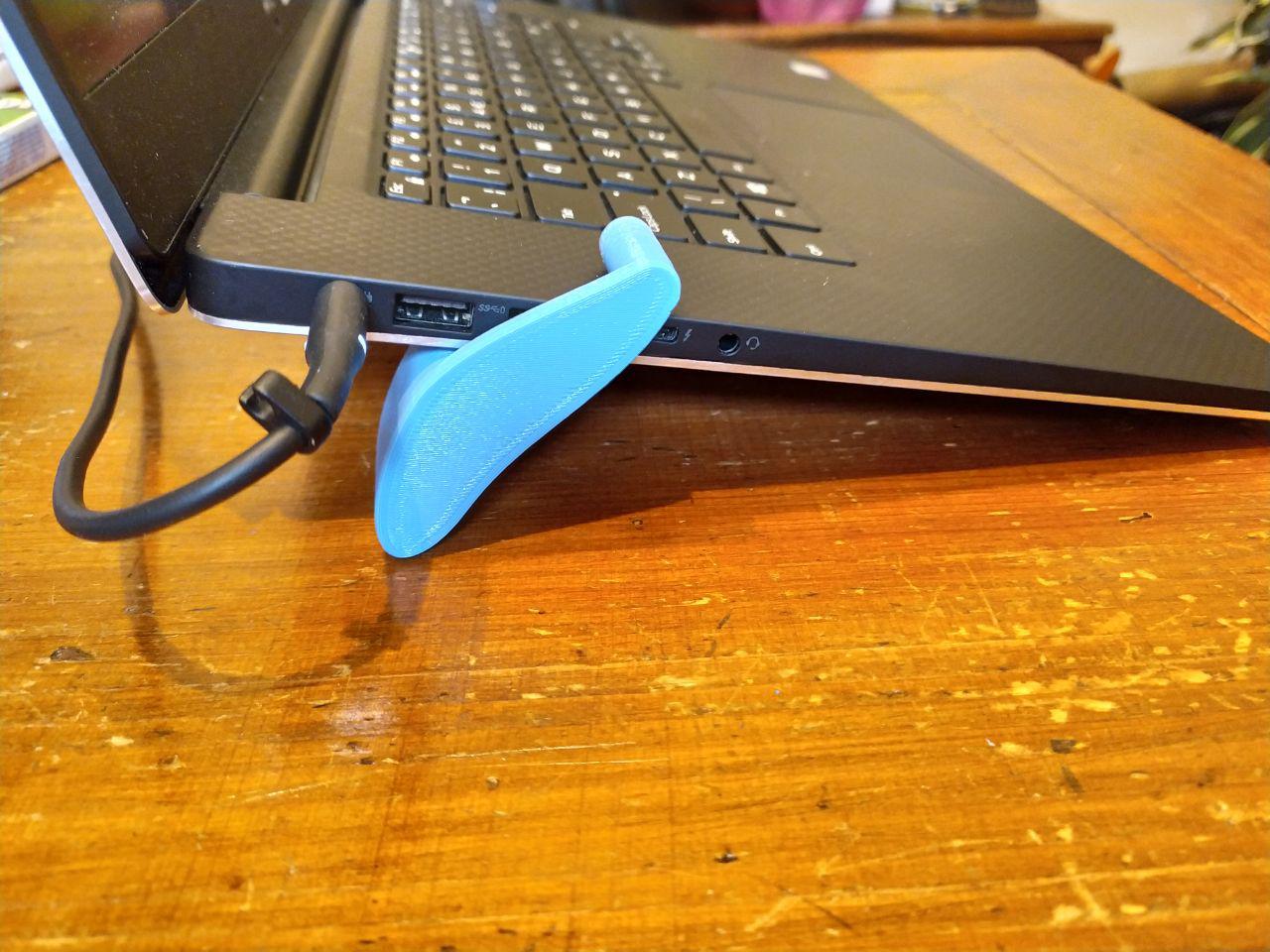 Compact laptop stand