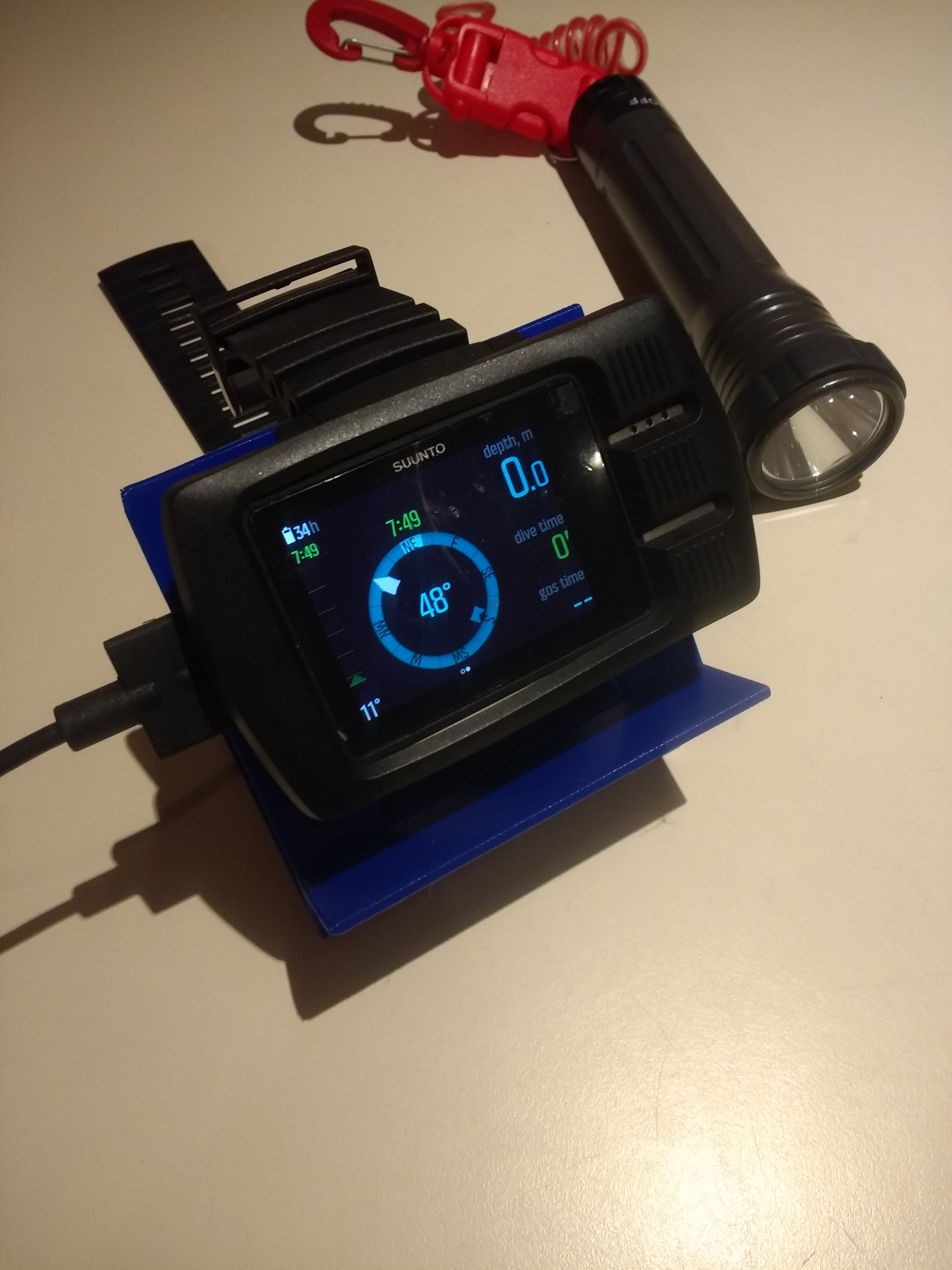 Eon Steel desktop stand