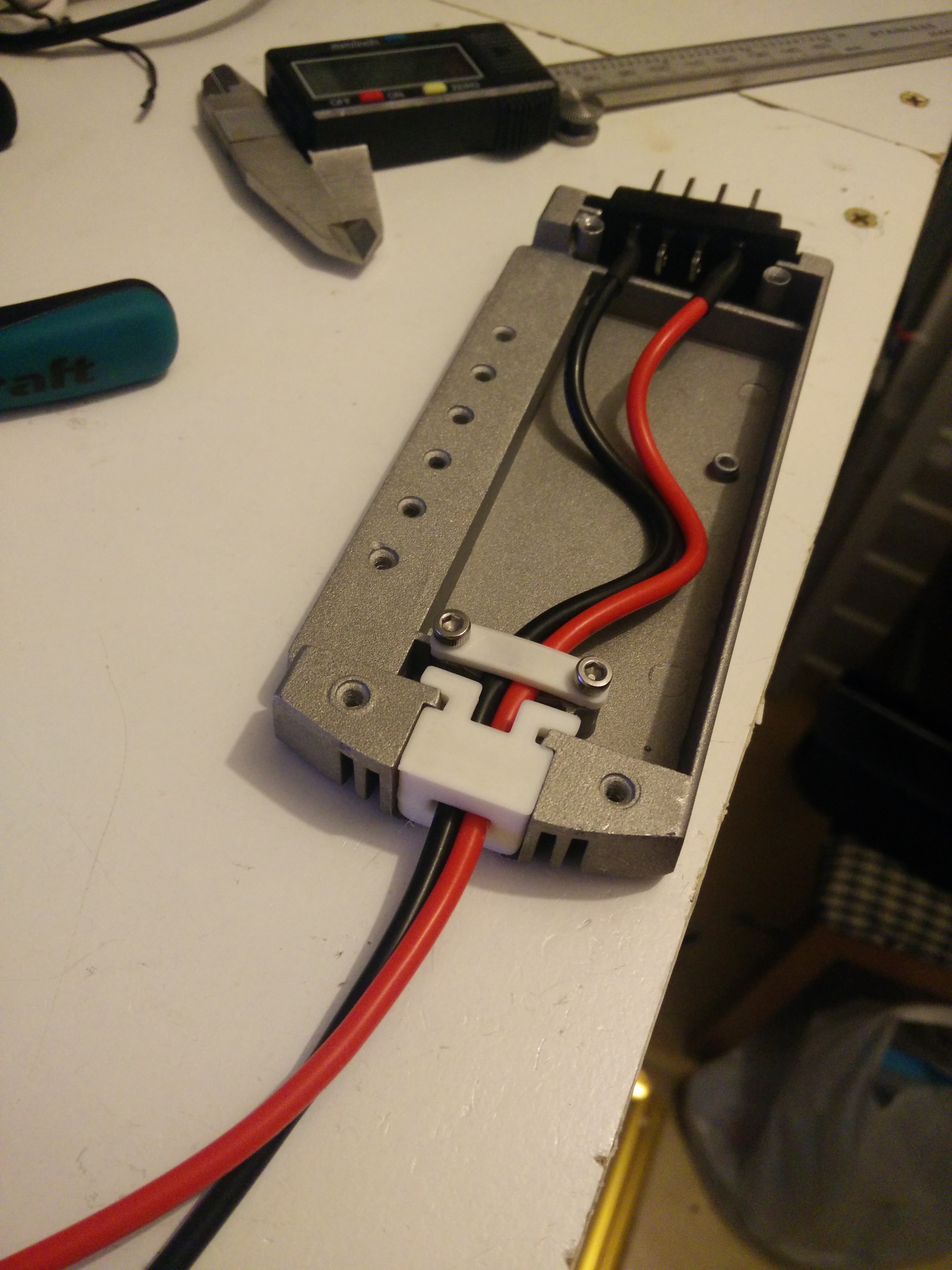 Hailong battery bracket - fitting and strain relief