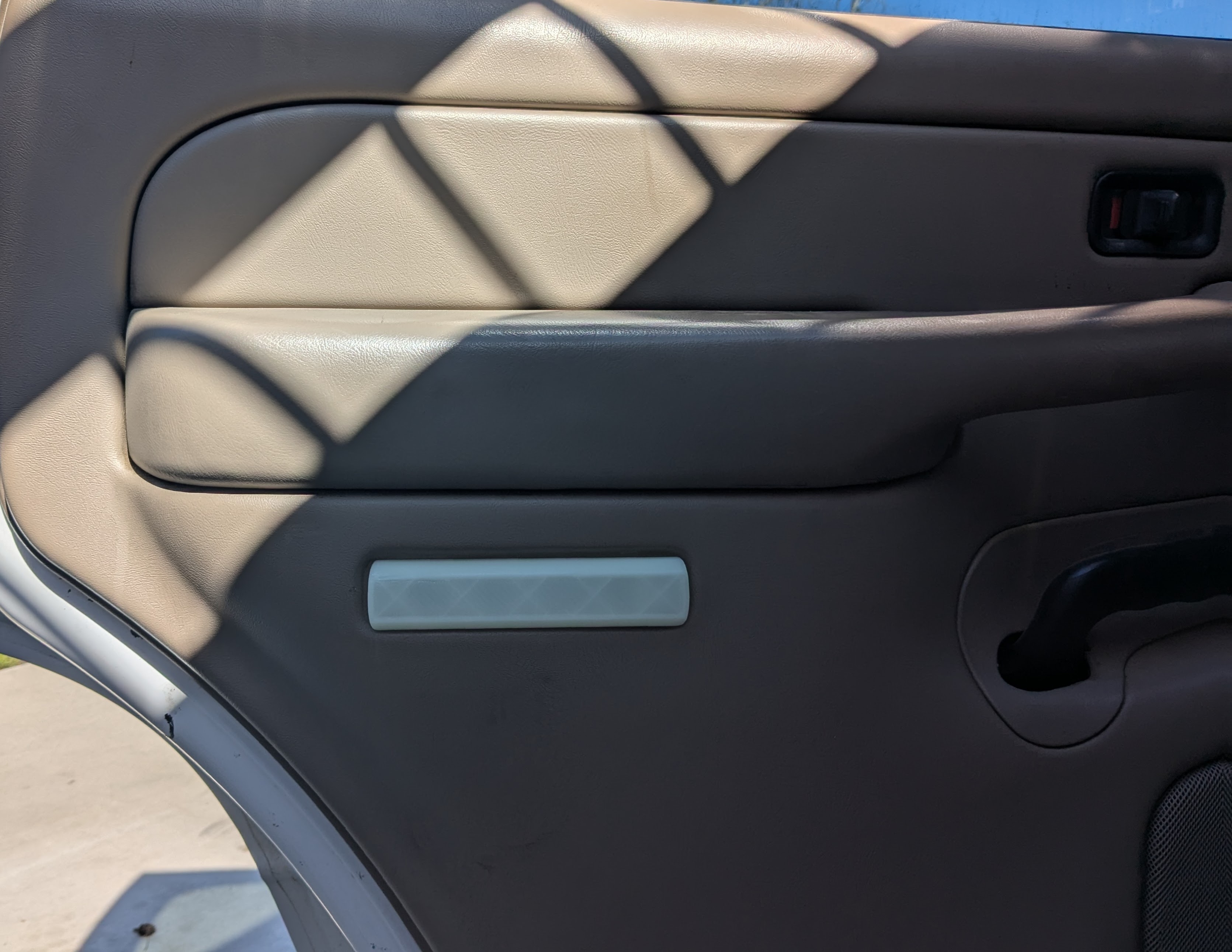 2004 Tahoe Rear Door Insert