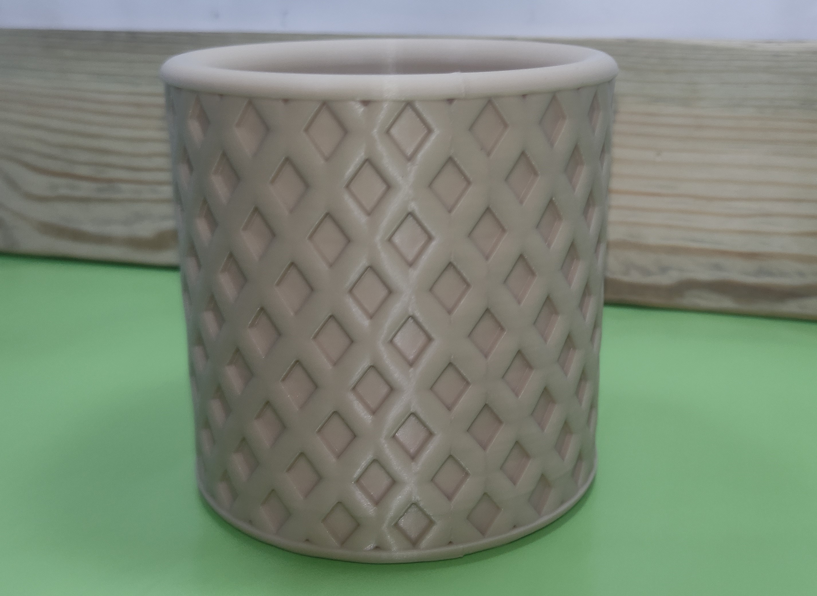 diamond pattern pot