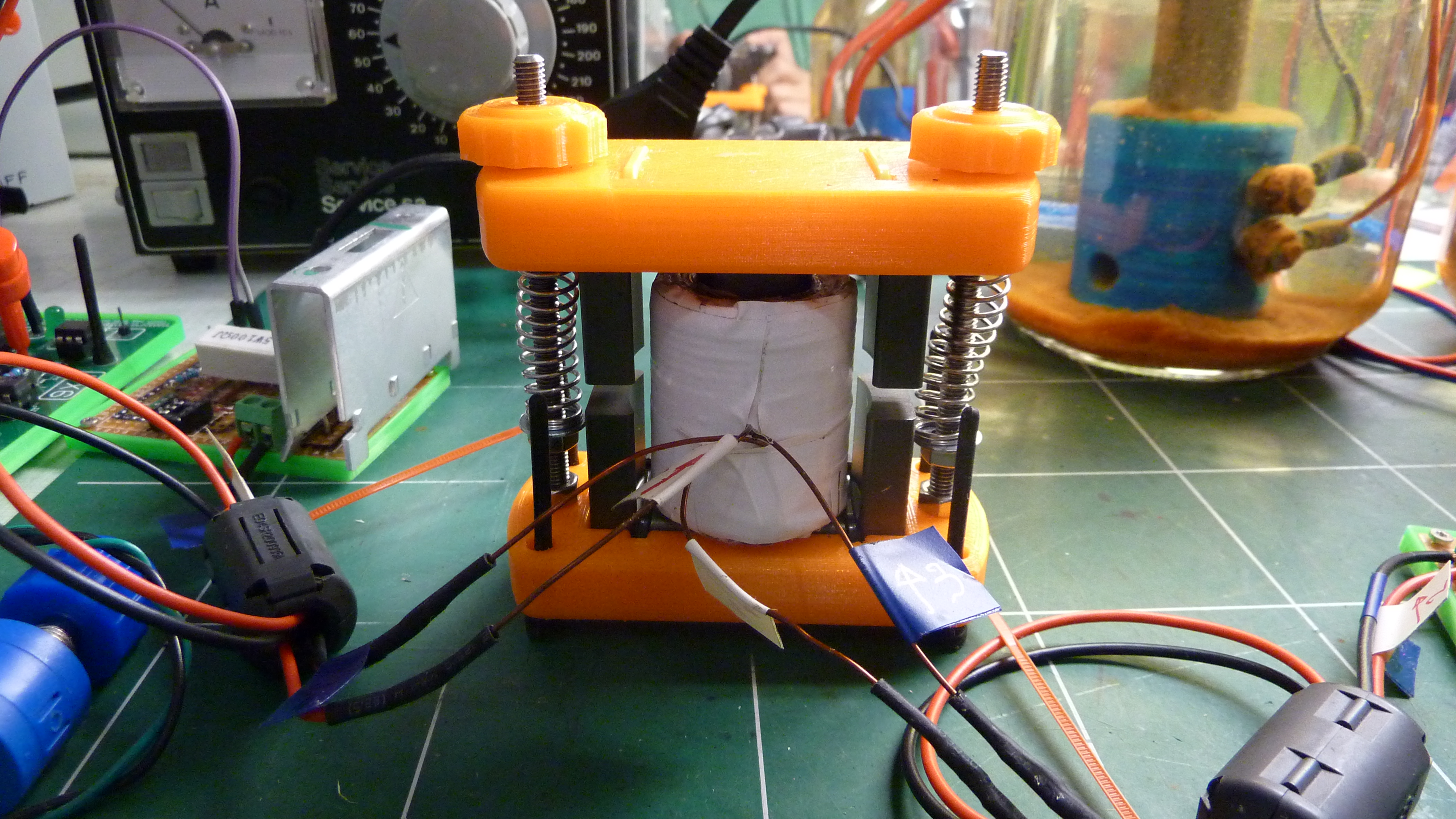 E core housing with adjustable gap