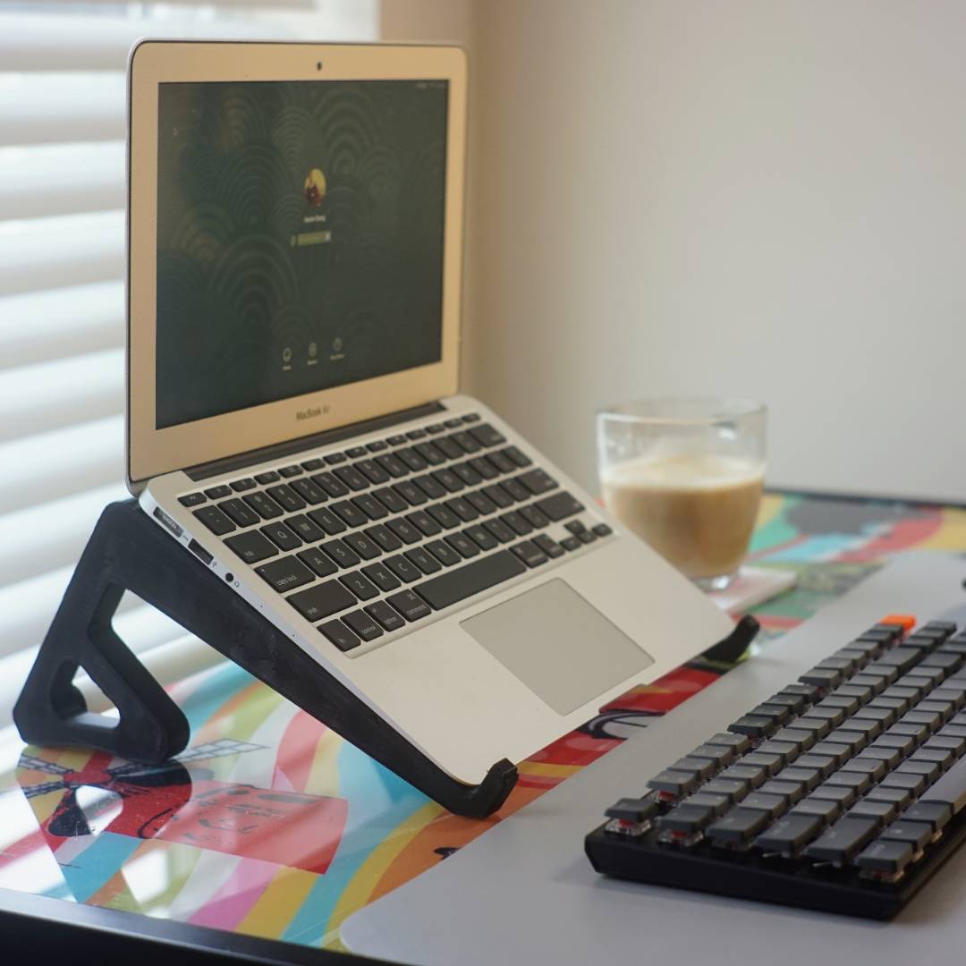 Laptop tilt riser / vertical stand