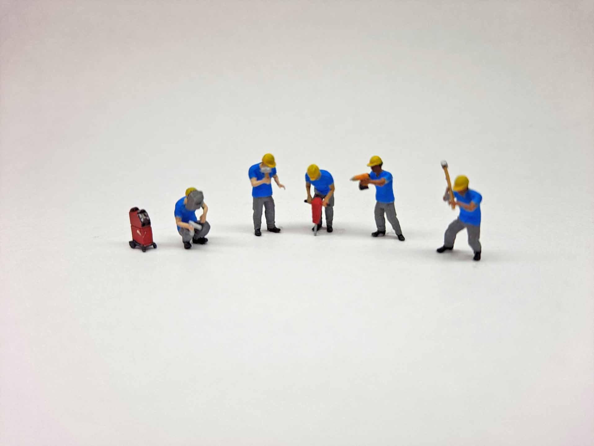 N Scale Construction Workers with Tools