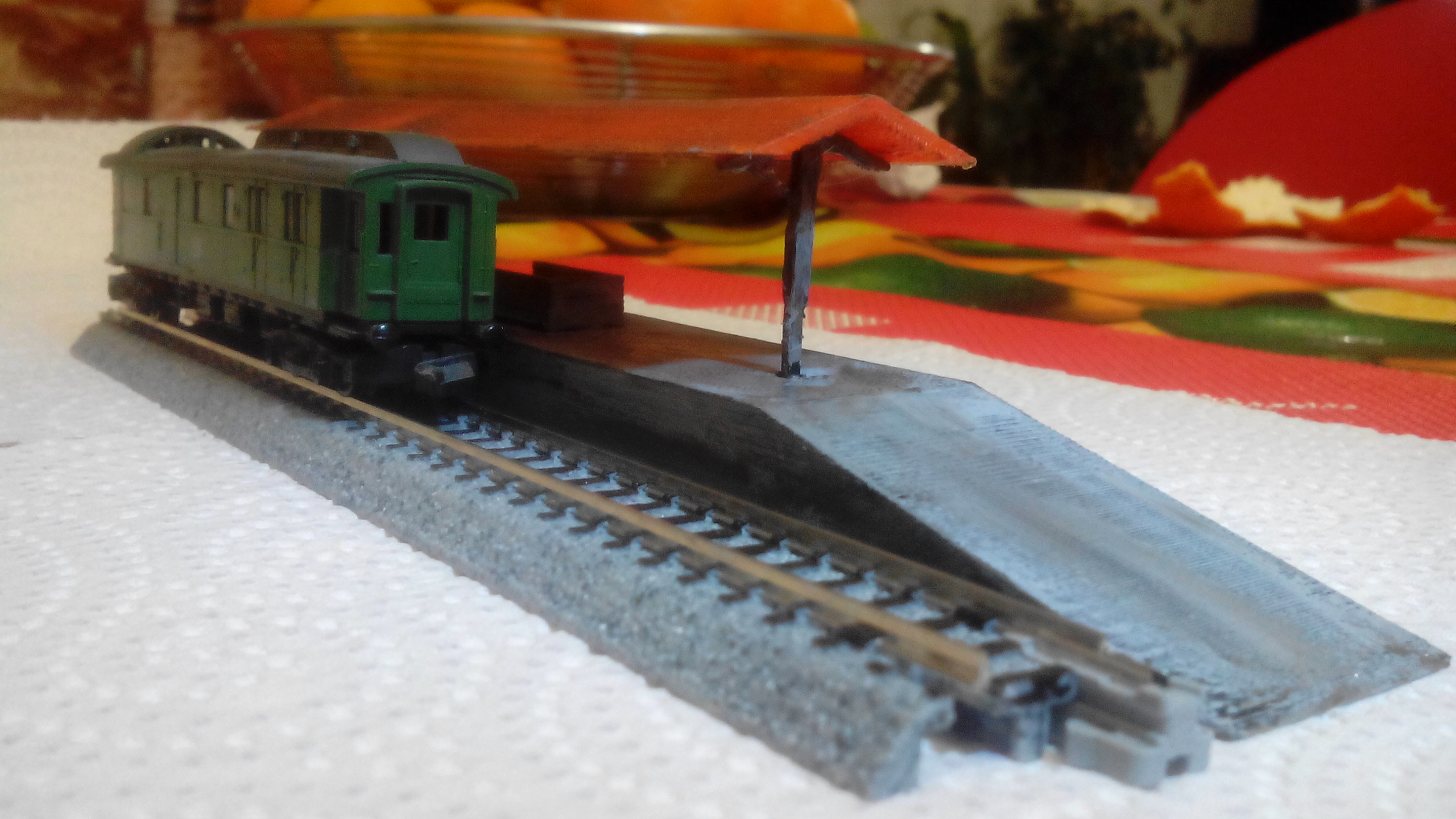 N Scale model Railroad Railway Platform