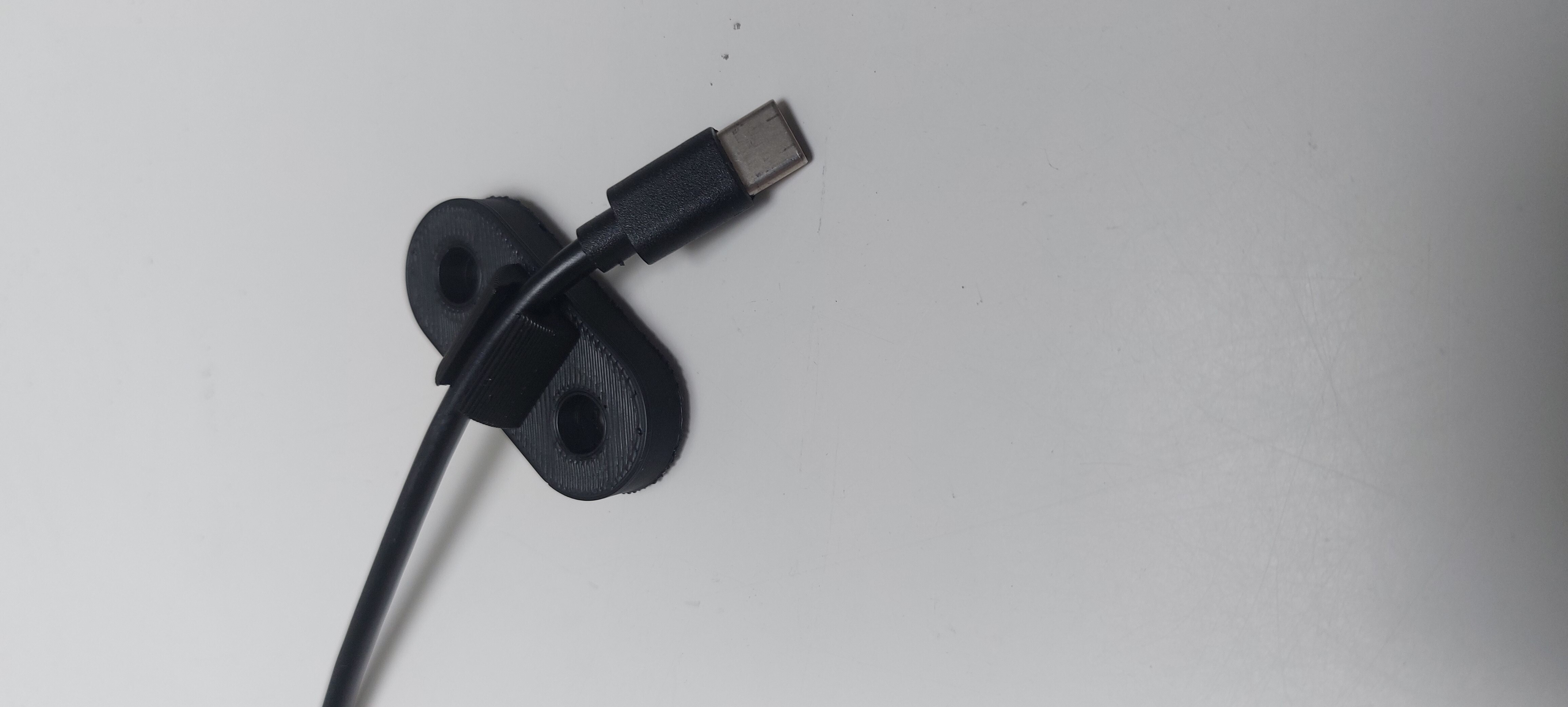 cablemanager 4mm hole